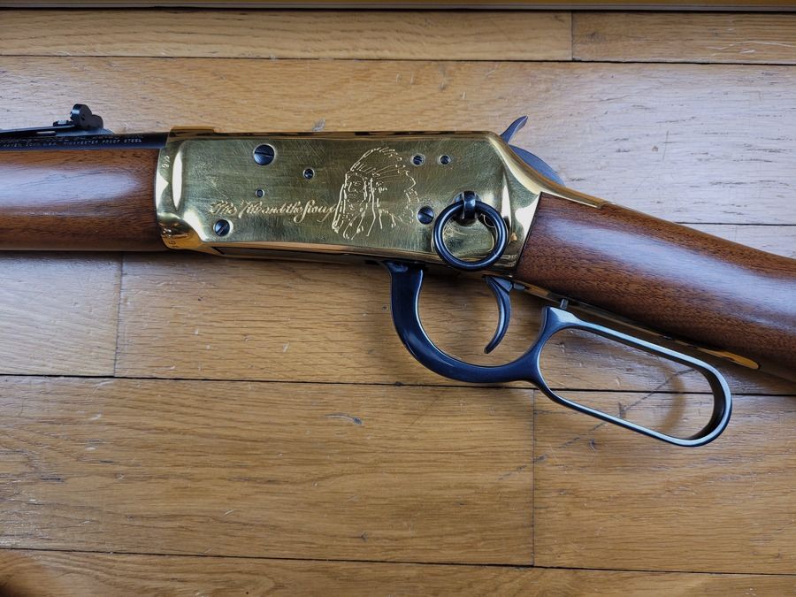 Belle Winchester commémorative – « Little Big Horn » – seulement 11000 produites – Boite d&rsquo;origine – 44-40 Win – État parfait, image 4 sur 23
