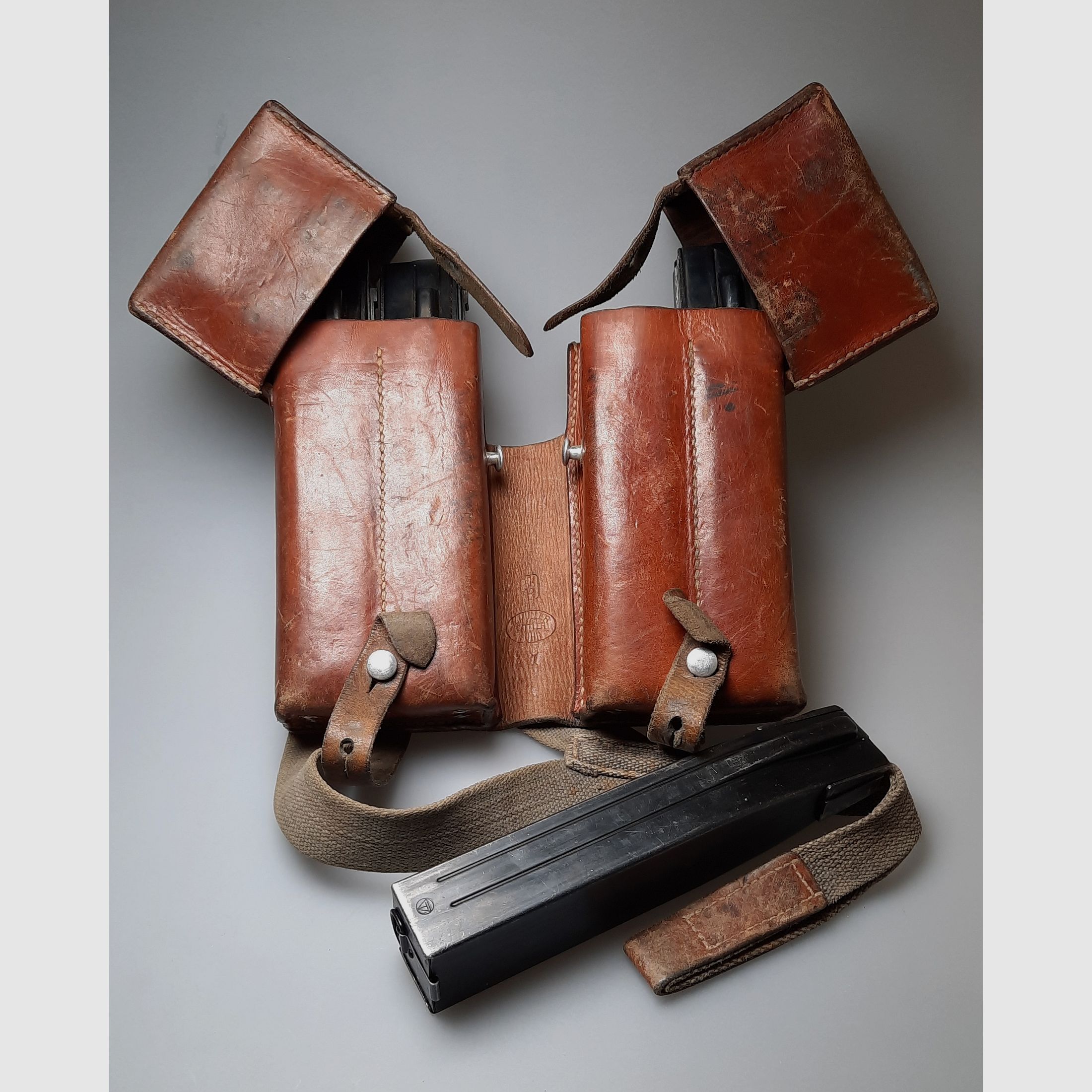 Tasca portacaricatori per 4 caricatori MP 43/44, 9mm Para, 50 cartucce, incl. 4 caricatori, usata, immagine 2 di 5