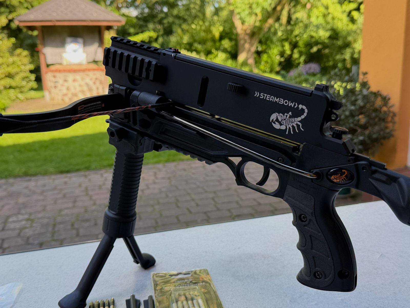 AR-6 Stinger II mit Metallmagazin