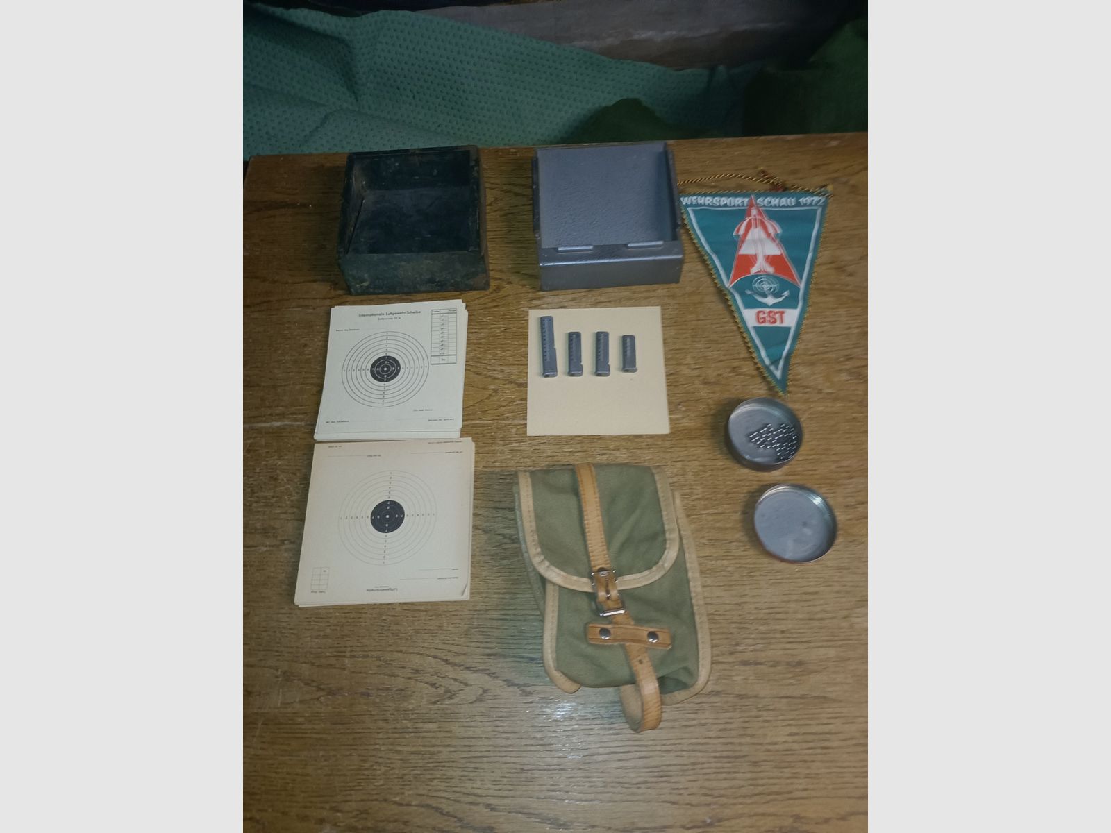 Hähnel 4 Magazine, Schusskästen, Zubehör Tasche, Wimpel , Bild 1 von 3