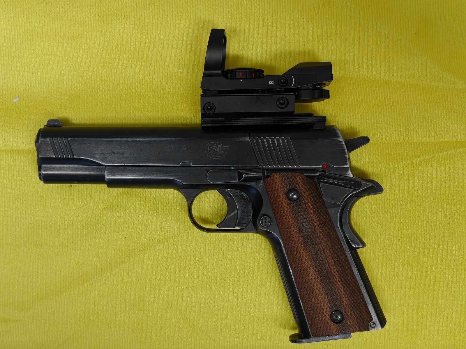 CO2 Colt Government 1911 A1 cal. 4,5mm / .177 Umarex, immagine 2 di 6