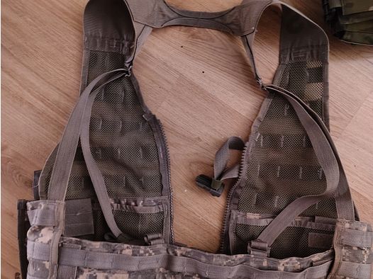 US Army FLC transport vest / tactical vest – desert look – incl. 3 magazine pouches
