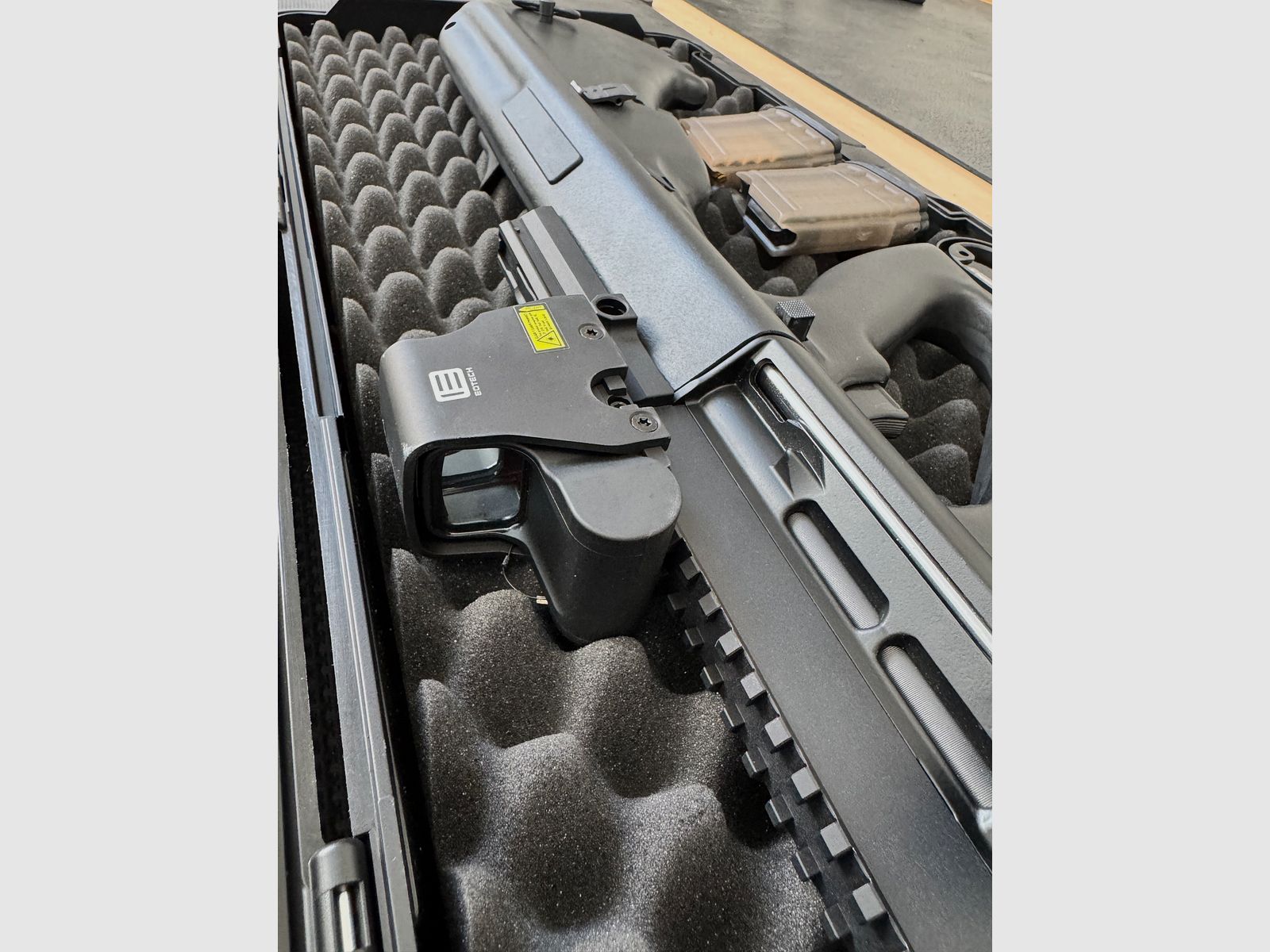 Steyr AUG-Z A3 S.W.A.T. incl EOTECH XPS2-0 & Streamlight TLR RM2
