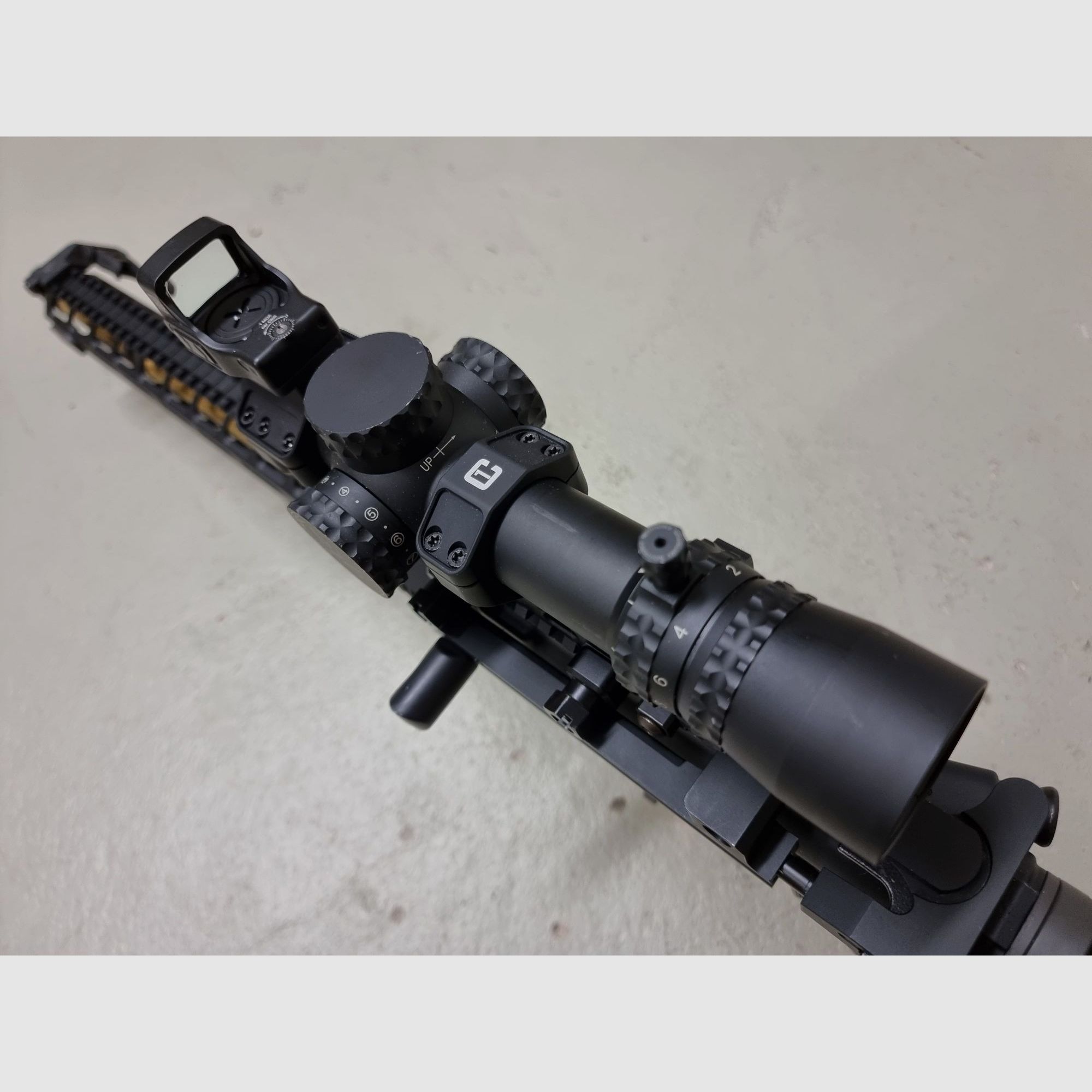 AR15 personalizzato superlativo nello stile di John Wick. Cal. 223 Rem. Solo componenti di alta qualità. Opzionale con Nightforce NX8!