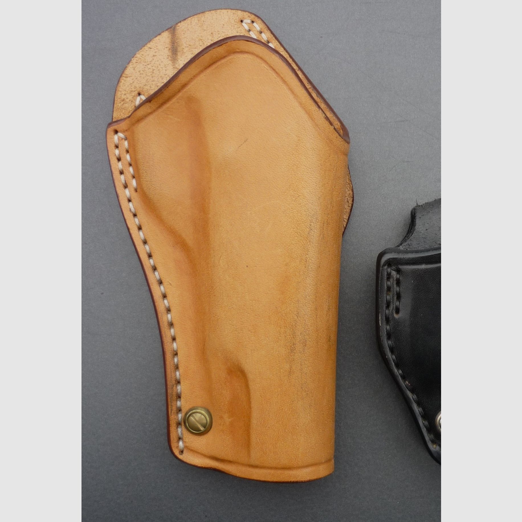HKDesign Holster Art. Nr. 005  ,Schnellziehholster mit eingeklebter Lederkornschiene und Einstellschraube für :Colt 1911 - für Rechtshänder  