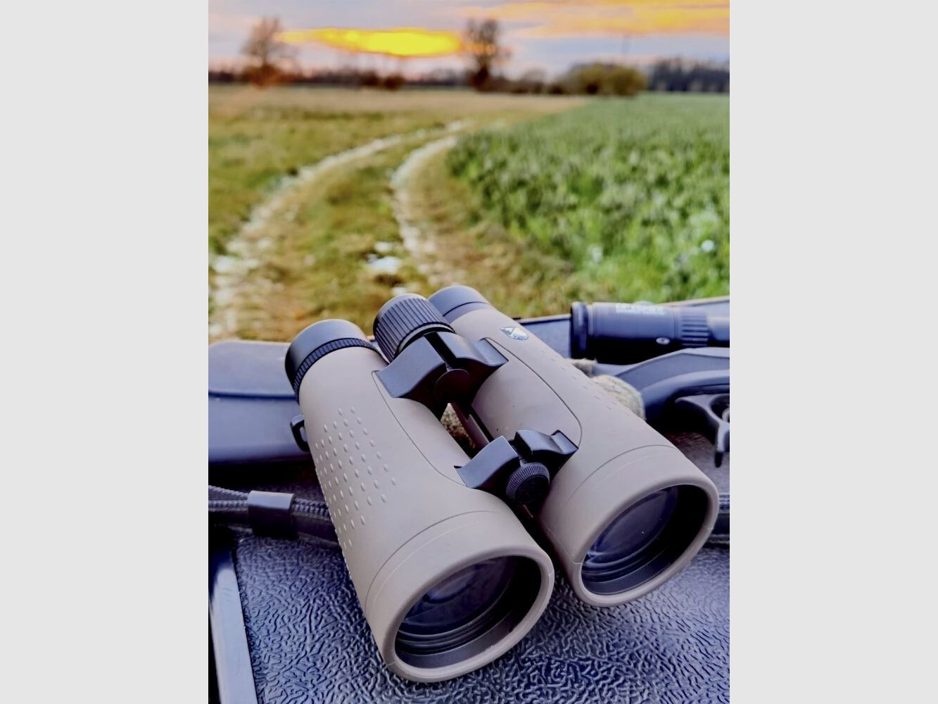 Ddoptics Fernglas-KW Regulus 8x56 HD mit Tasche und Niggeloh Trageriemen