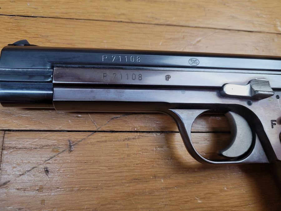 Wunderschöne SIG P210-2 Pistole – Mythos des Kalibers 9 para – Zivile Waffe SP47/8 gemäß Militärtyp – Erste SIG-Produktion (und nicht SIG Sauer) vor 1975 – Waffe von 1972/73 – Brünierung, Funktion und Traumlauf – Neuwertiger Zustand!, Bild 6 von 22