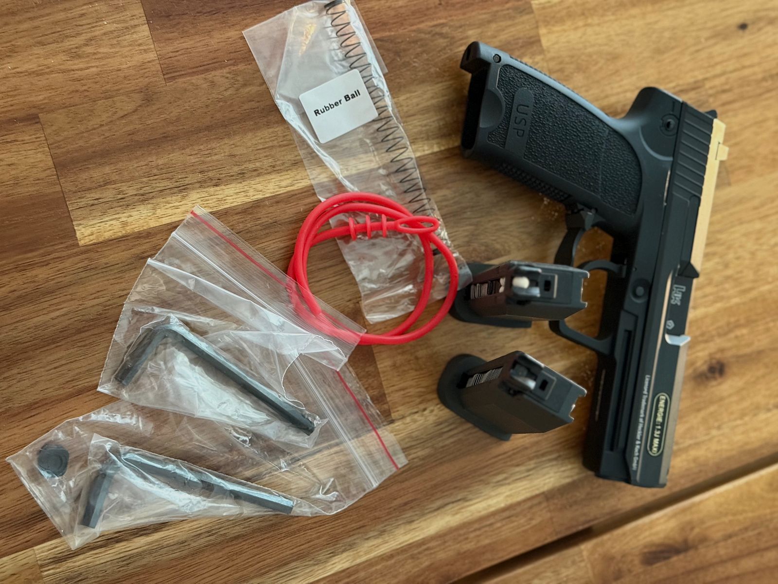 H&K USP Airsoft Pistol 6 mm BB – New condition including extensive accessories