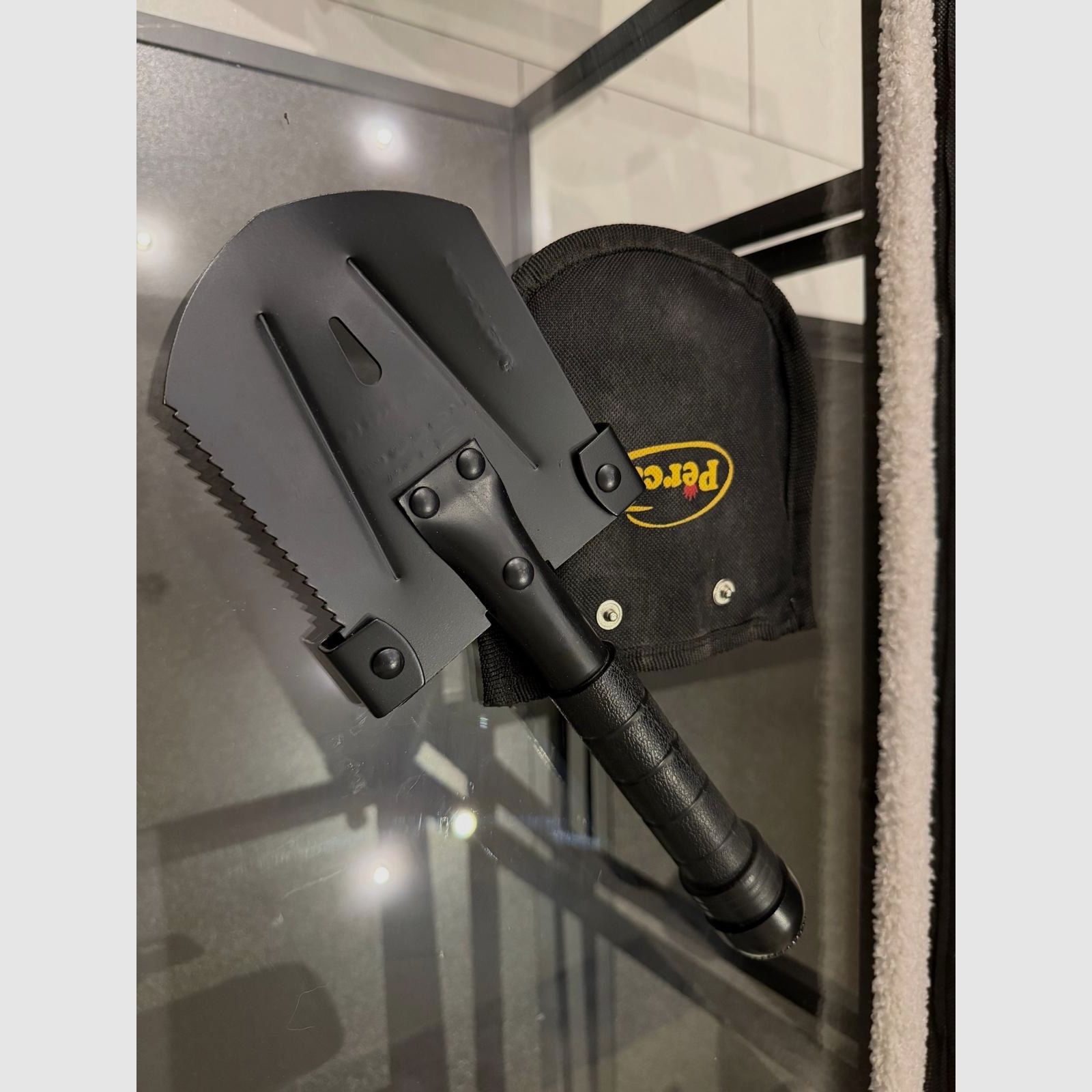 Multifunctional survival folding shovel – 5-in-1 outdoor tool with compass & bag