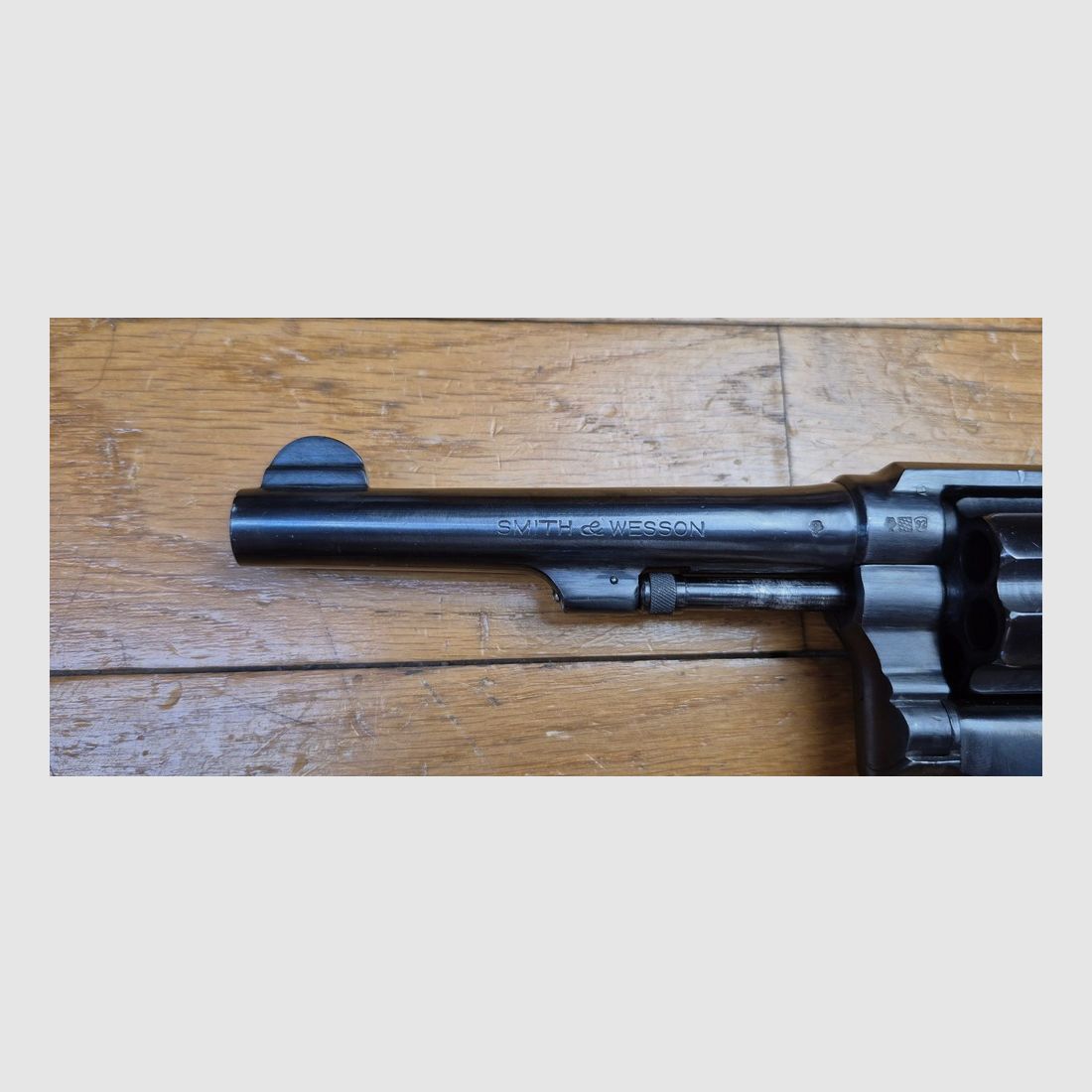 Sehr schöner Revolver Smith & Wesson « Victory » – Der Handabzug 1899 und das zukünftige Modell 10 aus dem Zweiten Weltkrieg – Kal. 38 SW / 38-200 – Ausgezeichnete Mechanik – Sehr guter ästhetischer Zustand – Stempel « GHD » – Waffe von Februar 1943 – TBE, Bild 26 von 26