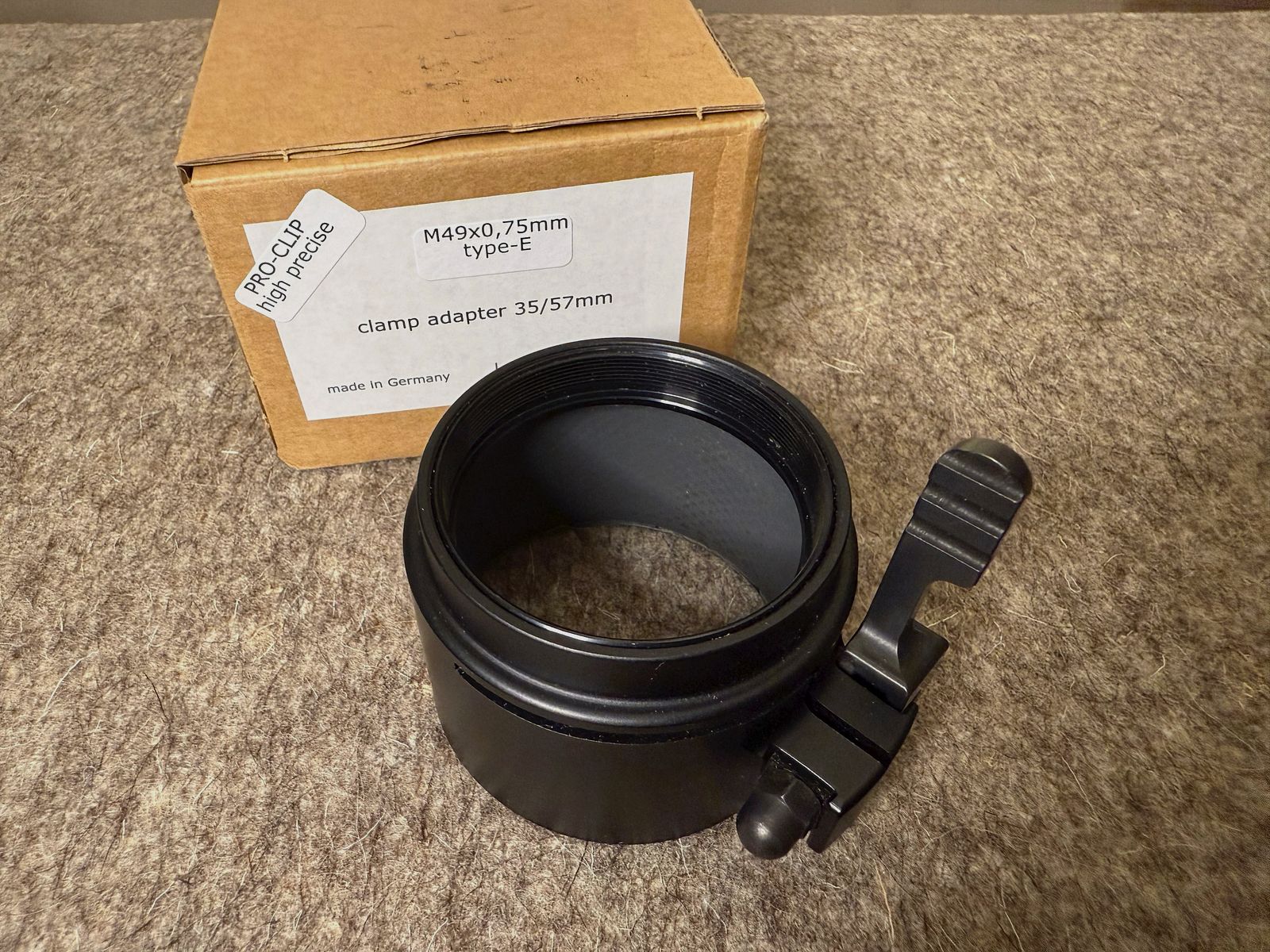 Klemmadapter Alpha Photonics M49 mit 57mm Durchmesser für Vorsatzgeräte