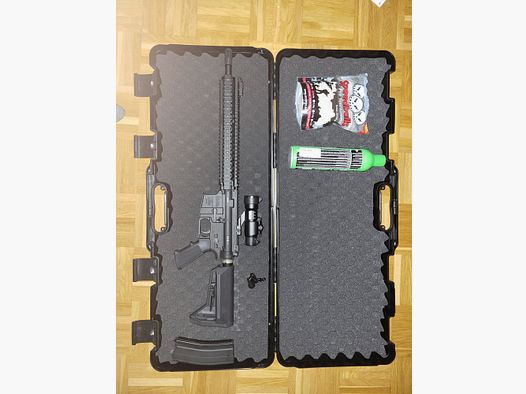 King Arms M4A1 Gas-Blow-Back zwart met vizier en accessoires
