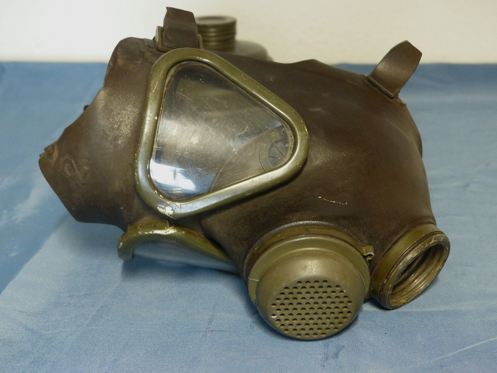 Original Bundeswehr gas mask respiratory protection M 65 ABC with filter dark 70s