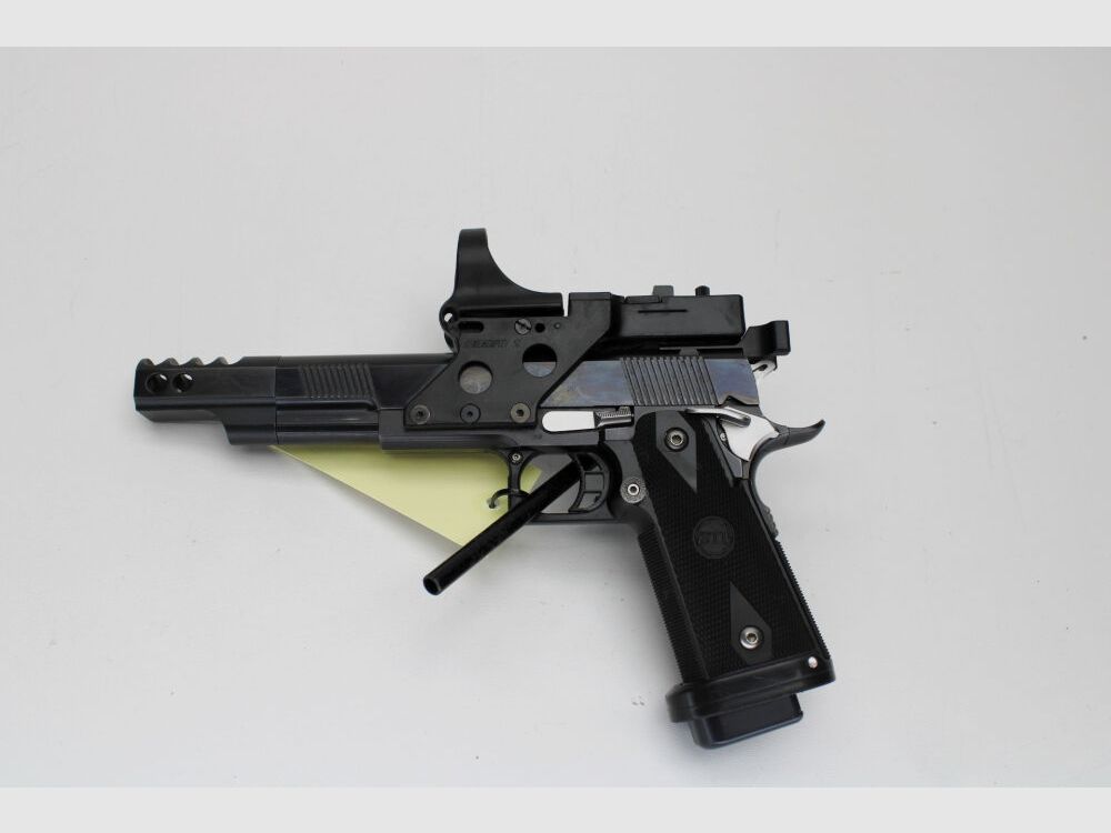 Pistola STI International Mod 2011 Cal. 10mm Auto 5" canna con C-More LP