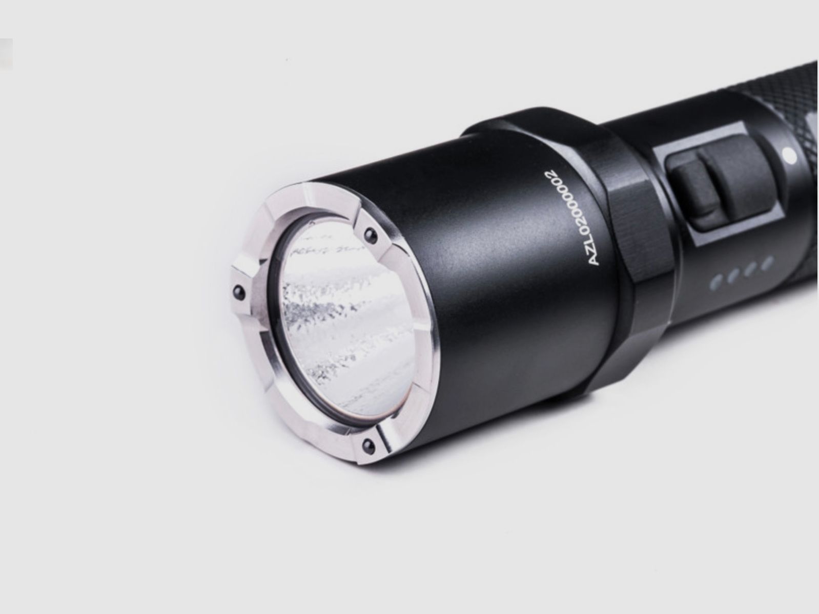 NEXTORCH P80 1.300 Lumen Einsatz LED Taschenlampe 280m Reichweite