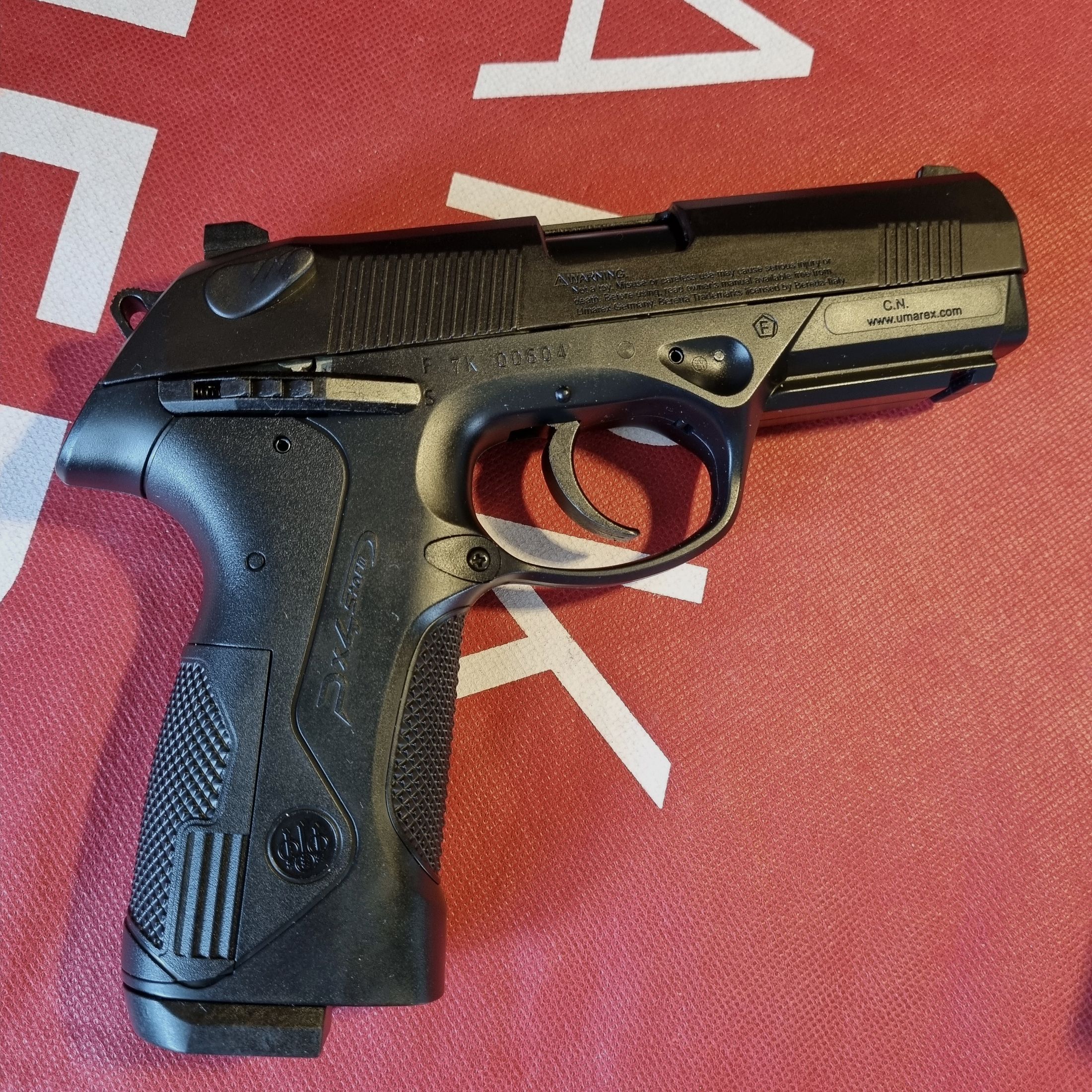 Pistola CO2 Beretta Px4 Storm, 500 diablos y balas redondas