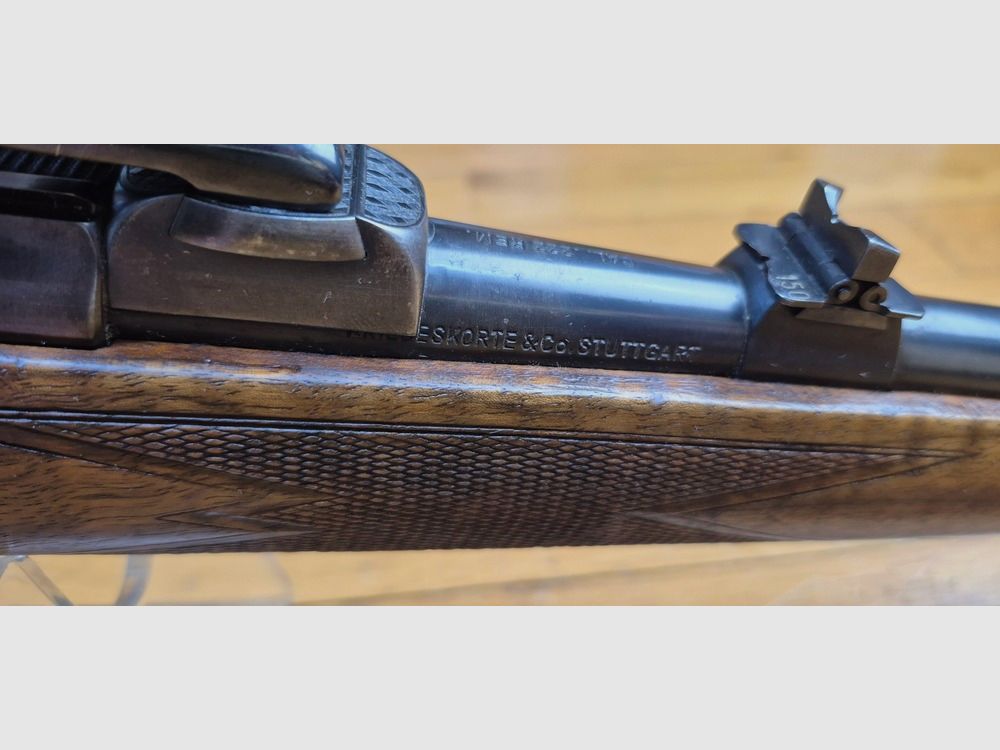 Sehr schöne Jagdgewehr Krico 700 Jagdmatch — Kal. .222 Rem — Herstellung Kriegeskorte in Stuttgart — Deutscher Stecher — Hensoldt Wetzlar Diatal 4X32 auf 100% Stahl-Turm-Montage — Sehr schöner Nussbaumholz hoher Grad — Exzellente Mechanik — Exzellenter Abzug — Sehr schöner Lauf fast neu – TBE/TBE+, Bild 1 von 38
