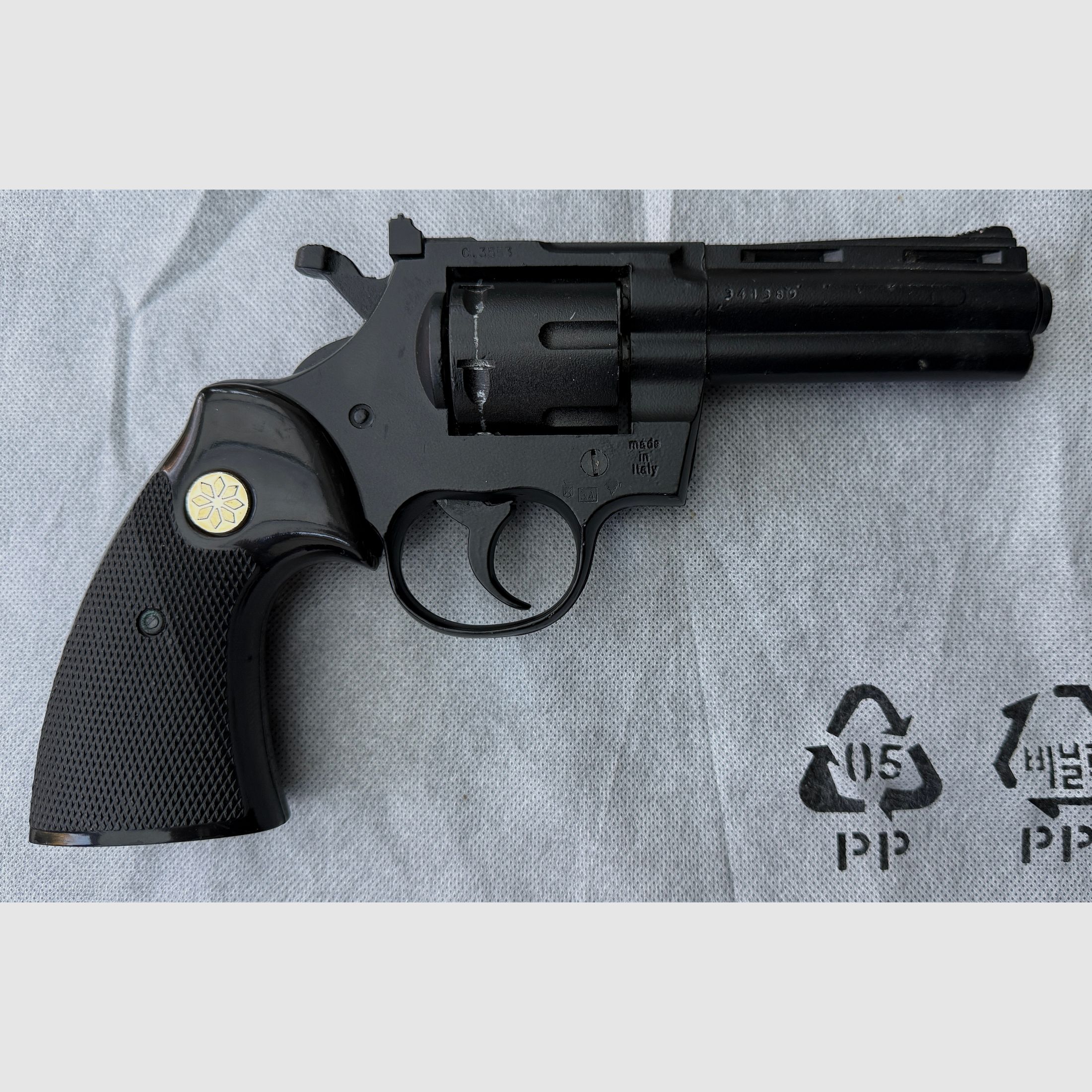 UMAREX Modell Python. Kaliber 9 mm Rand Knall (.380 Knall). Schwarz