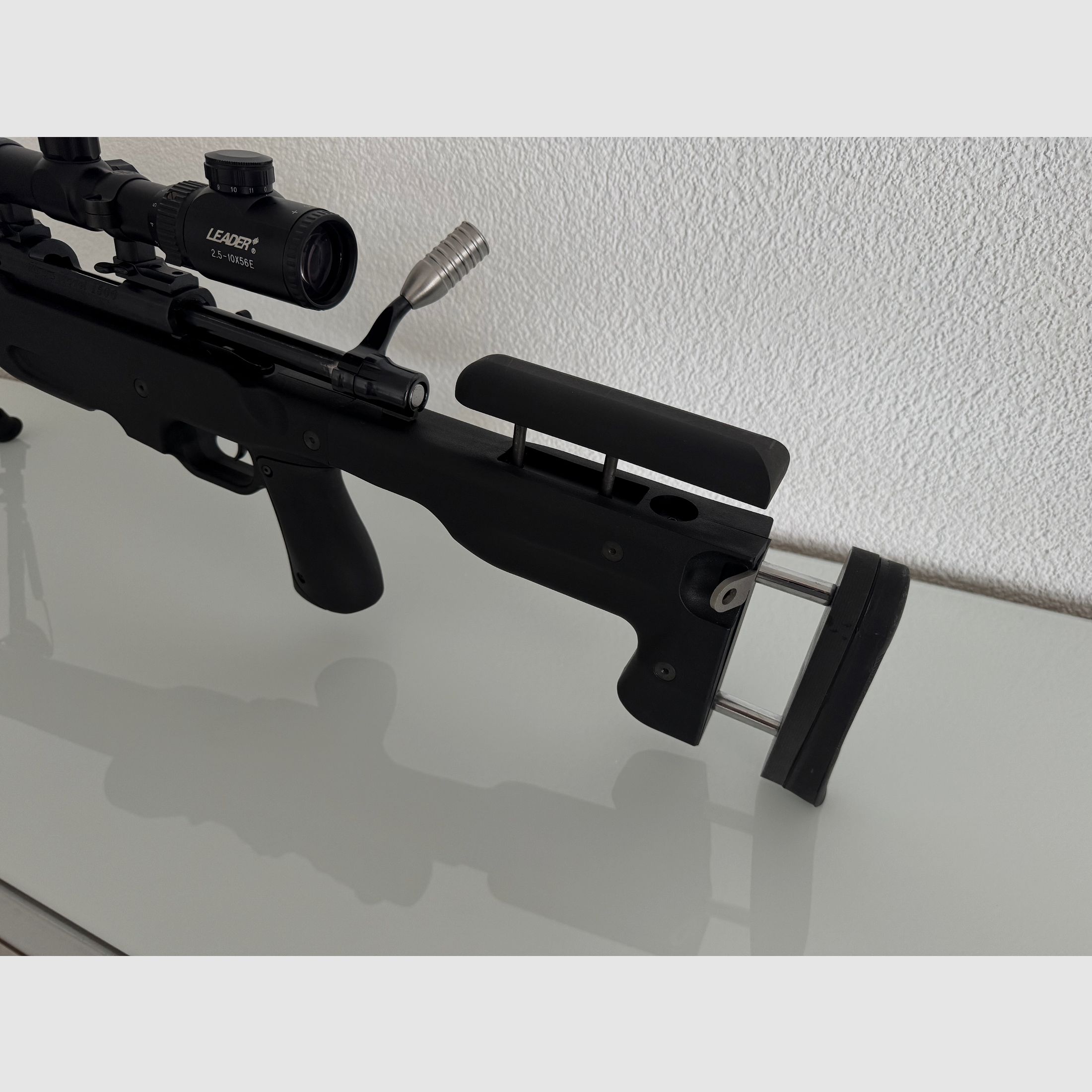 Howa 1500 .223 Rem mit Mündungsbremse und Zweibein Roedale Precison Schaft 