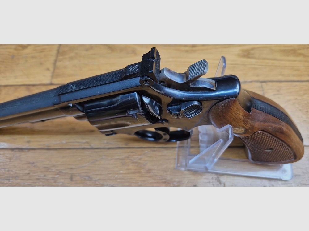 Wunderschöner Revolver Smith&Wesson K38 „Masterpiece“ oder Smith 14-4 nach 1957 – Kal. .38 SP – Waffe von 1977 – Das Modell „Target“ in 38. des Military and Police von 1905! – 80 Jahre verdienten Erfolgs – Zweites Set Pachmayr-Griffschalen – Originalverpackung mit Nummer – Zustand nahezu neu! – TBE/TBE+, Bild 14 von 22