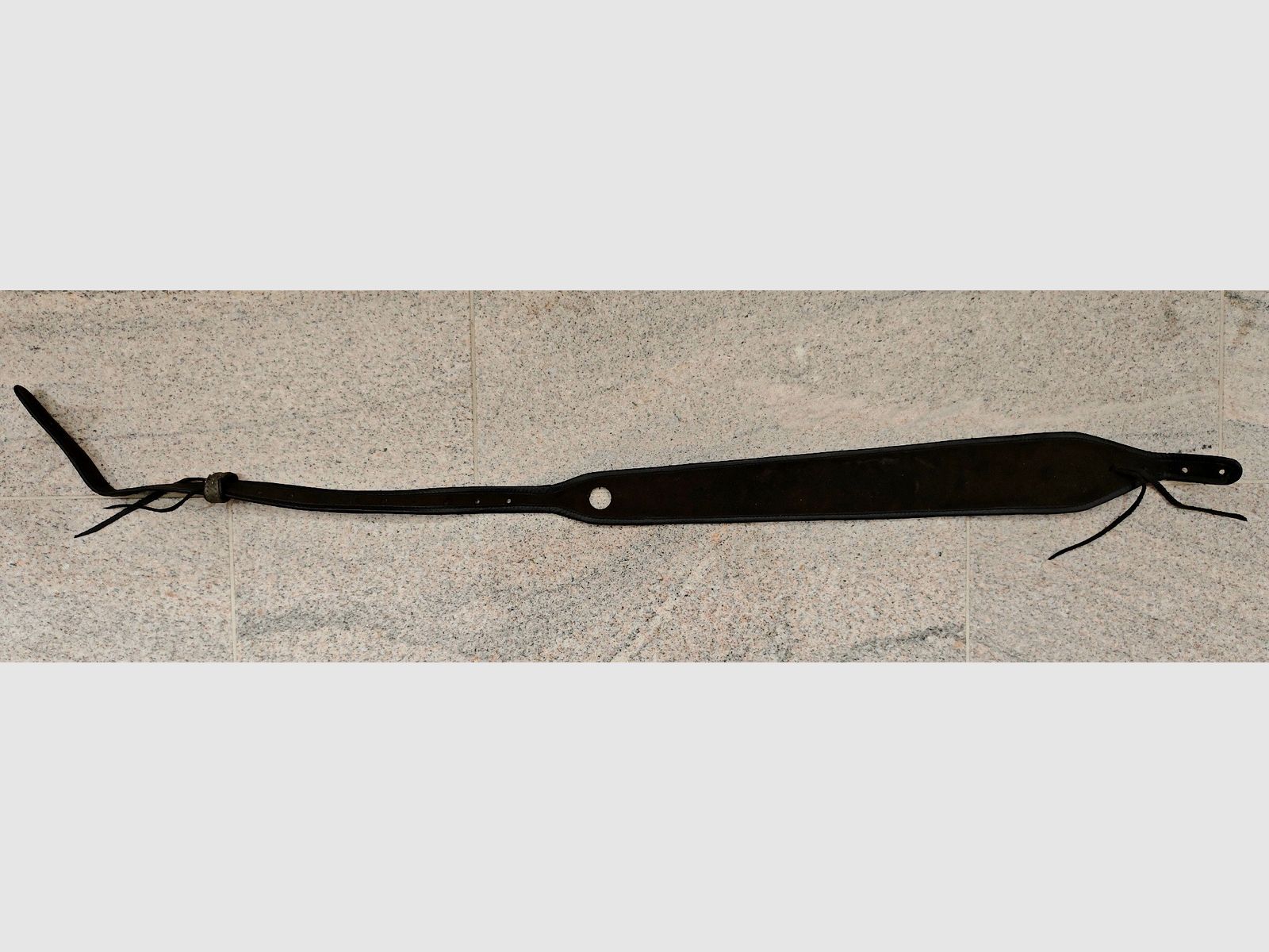 Sangle de fusil en cuir d'autruche
