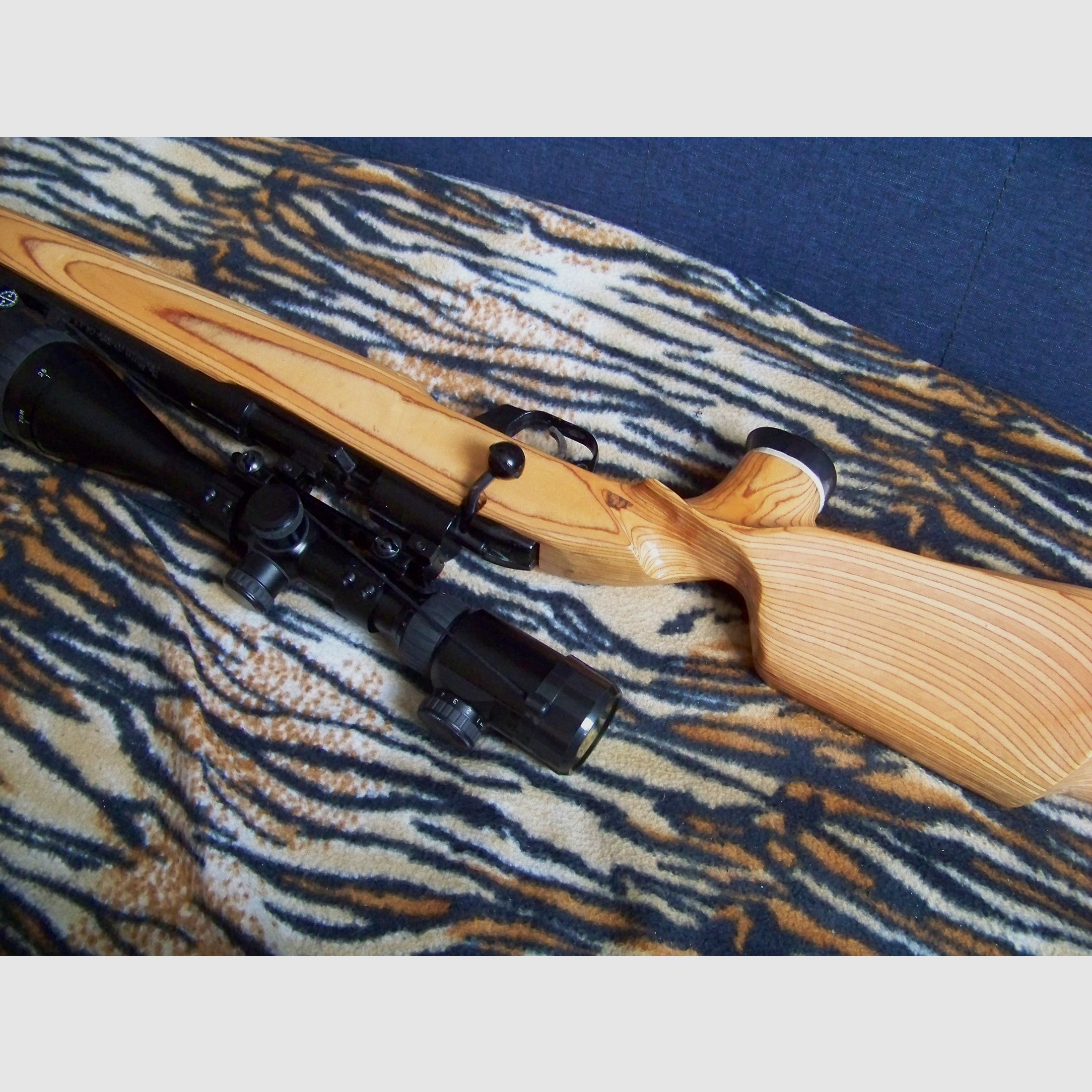 CO" Gewehr Podium im Stutzen Schaft mit Zielfernrohr 4,5mm