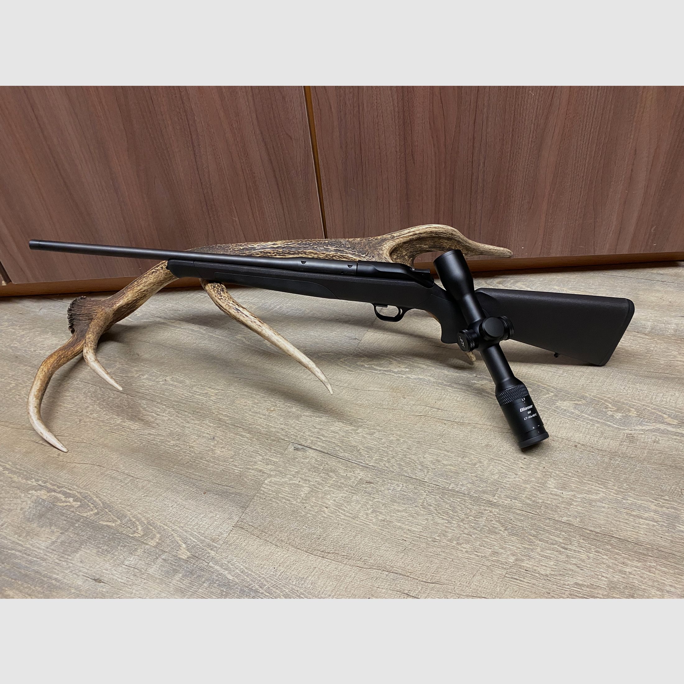 Blaser R8 Professional, Blaser B2 1,7-10x42 iC S, mit Schiene