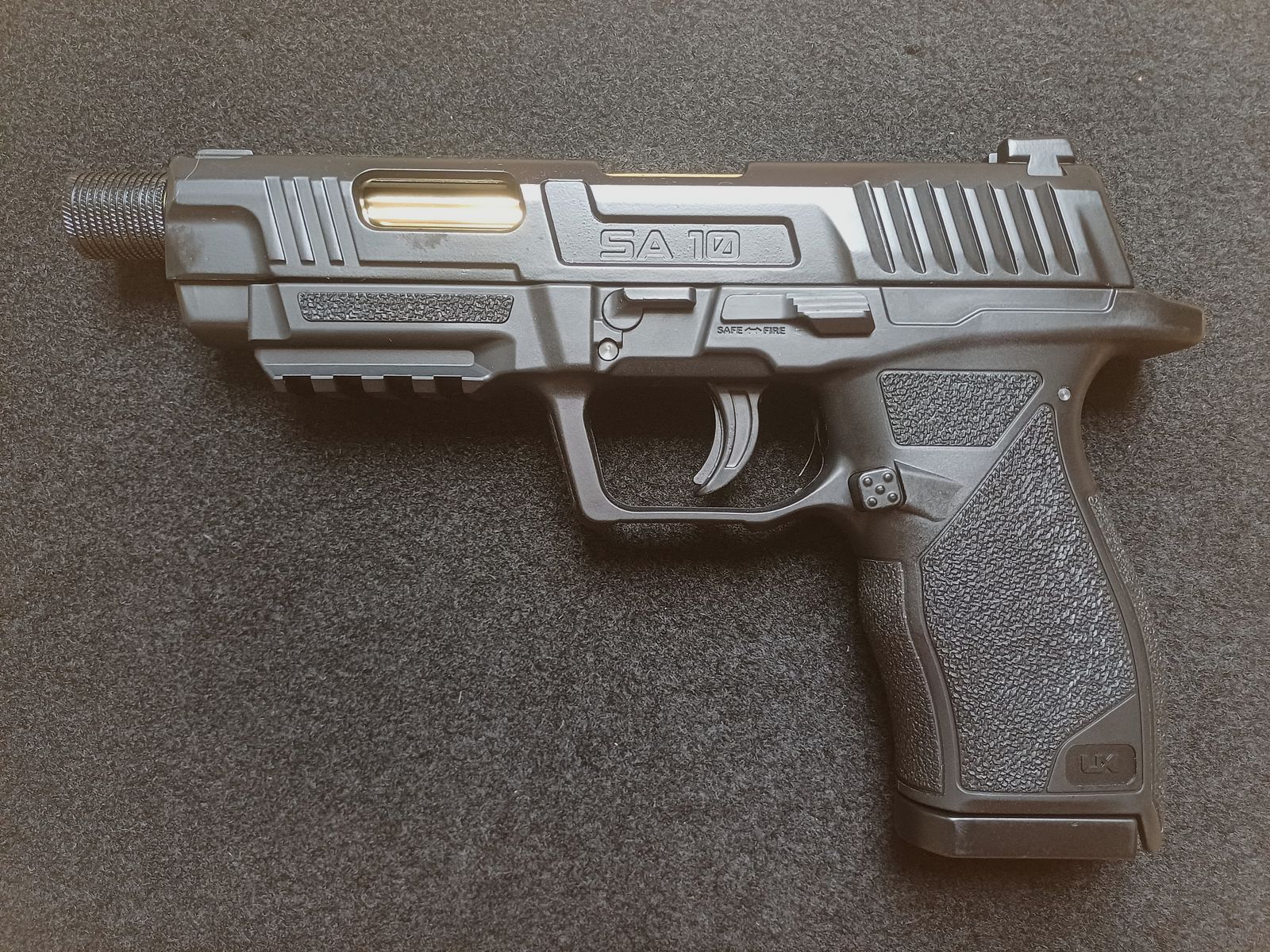 Umarex UX SA10 Co2 air pistol with additional magazines and Hornet diabolo pellets with original packaging