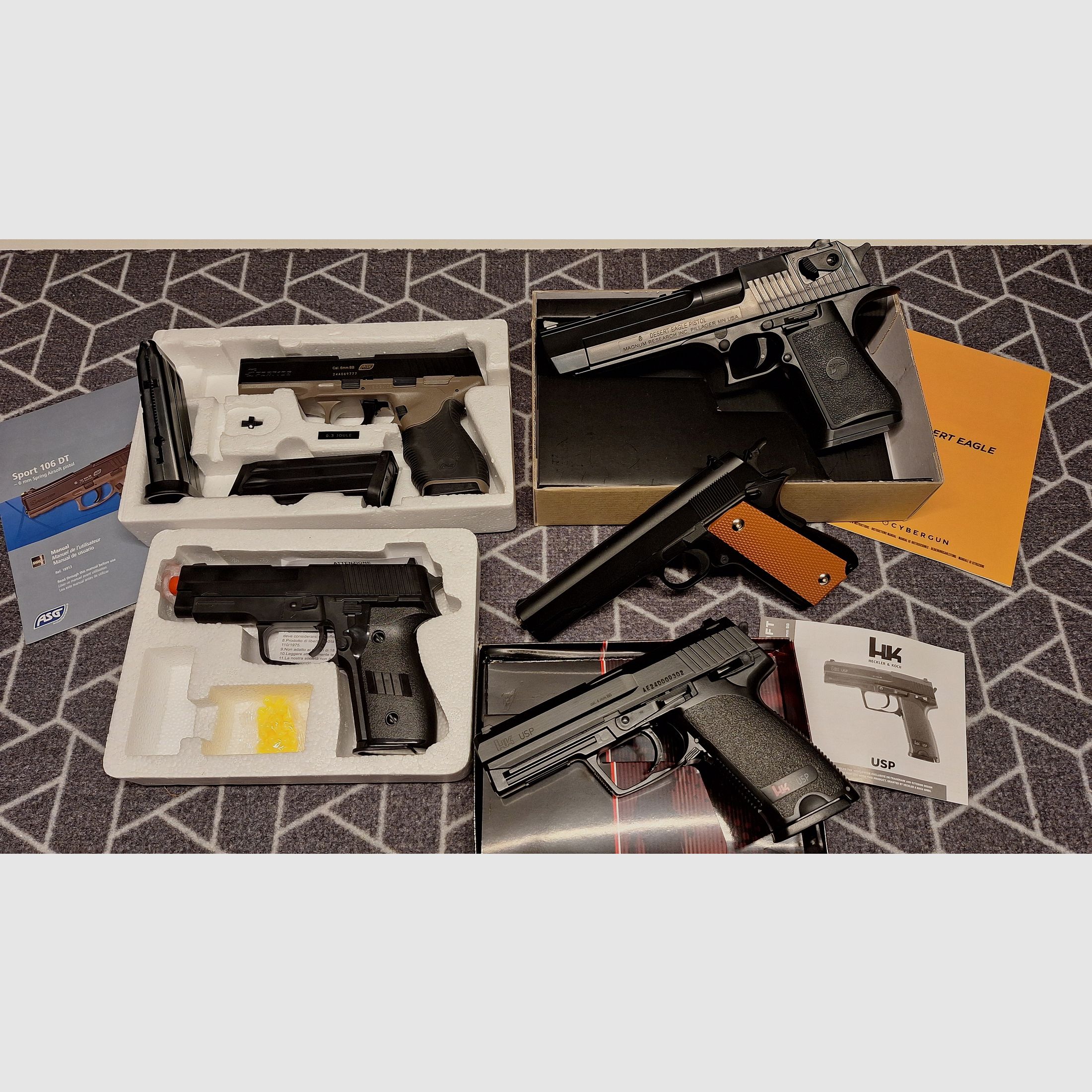 5 stuks veerdruk Airsoftpistolen: D.E./H.K./1911/enz. NIEUWSTAAT