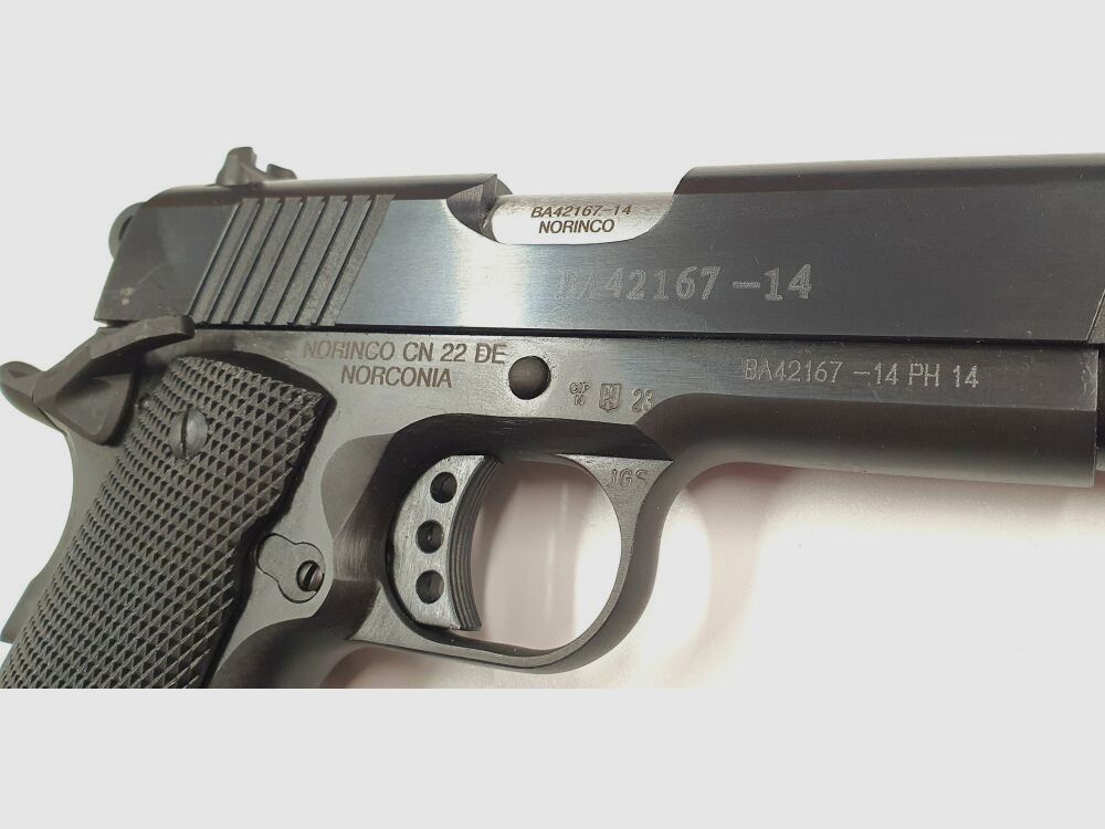 Norinco 1911A1 Standard incluant accessoires, similaire au Colt 1911 A1