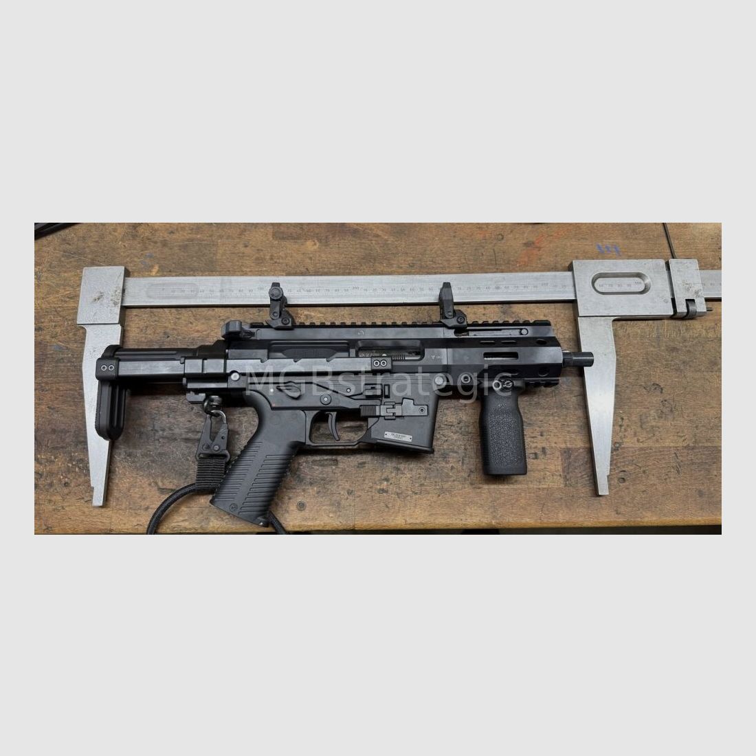 B&T AG SPC9 PDW G - halbautom. Pistole 9mmLuger Lower für Glock 9mm Magazine