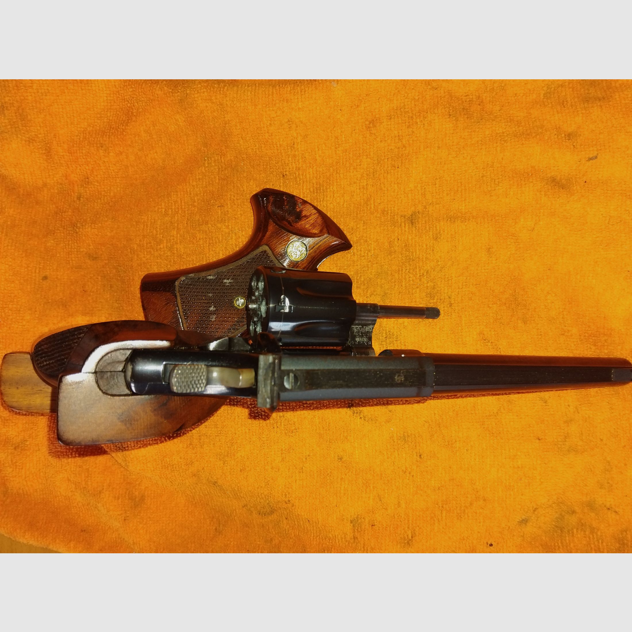 Revolver Smith & Wessen Modell 17 6" mit Sportgriffstück
