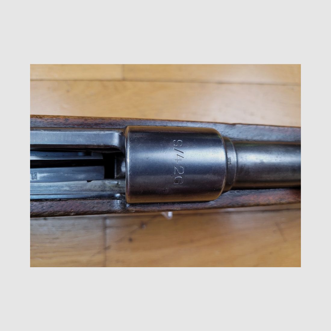 Sehr schöne K98 Büchse aus der frühen Zeit des Dritten Reichs – Code S42/G, hergestellt von Mauser – nicht monomatrikuliert – Waffe von April 1935 – hervorragender mechanischer Zustand – Lauf in Top-Zustand – Sehr schöne, seltene Waffe in ausgezeichnetem Zustand, Bild 20 von 35