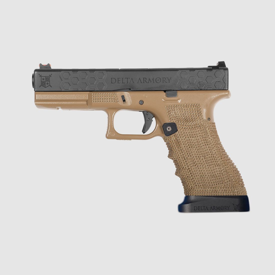 P03 GBB Airsoft Pistole mit Grip Stippling in Tan | Delta Armory
