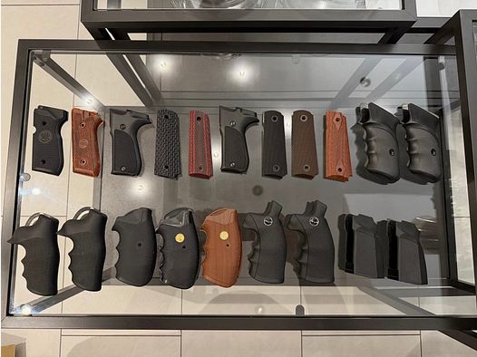 Set of handle scales