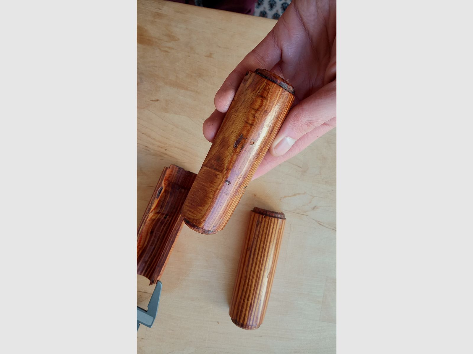 Originale guanti superiori Dong AK rumeni (molto larghi) / Legno laminato robusto perfetto per il pene di asino rumeno (Uluc) o guanti RPK
