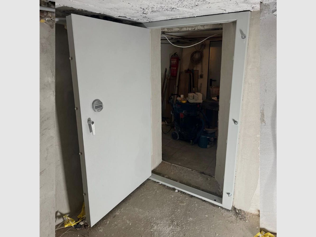 Three-door for weapon room Class 1 EN 1143-1 - nothing is impossible - custom-made!!