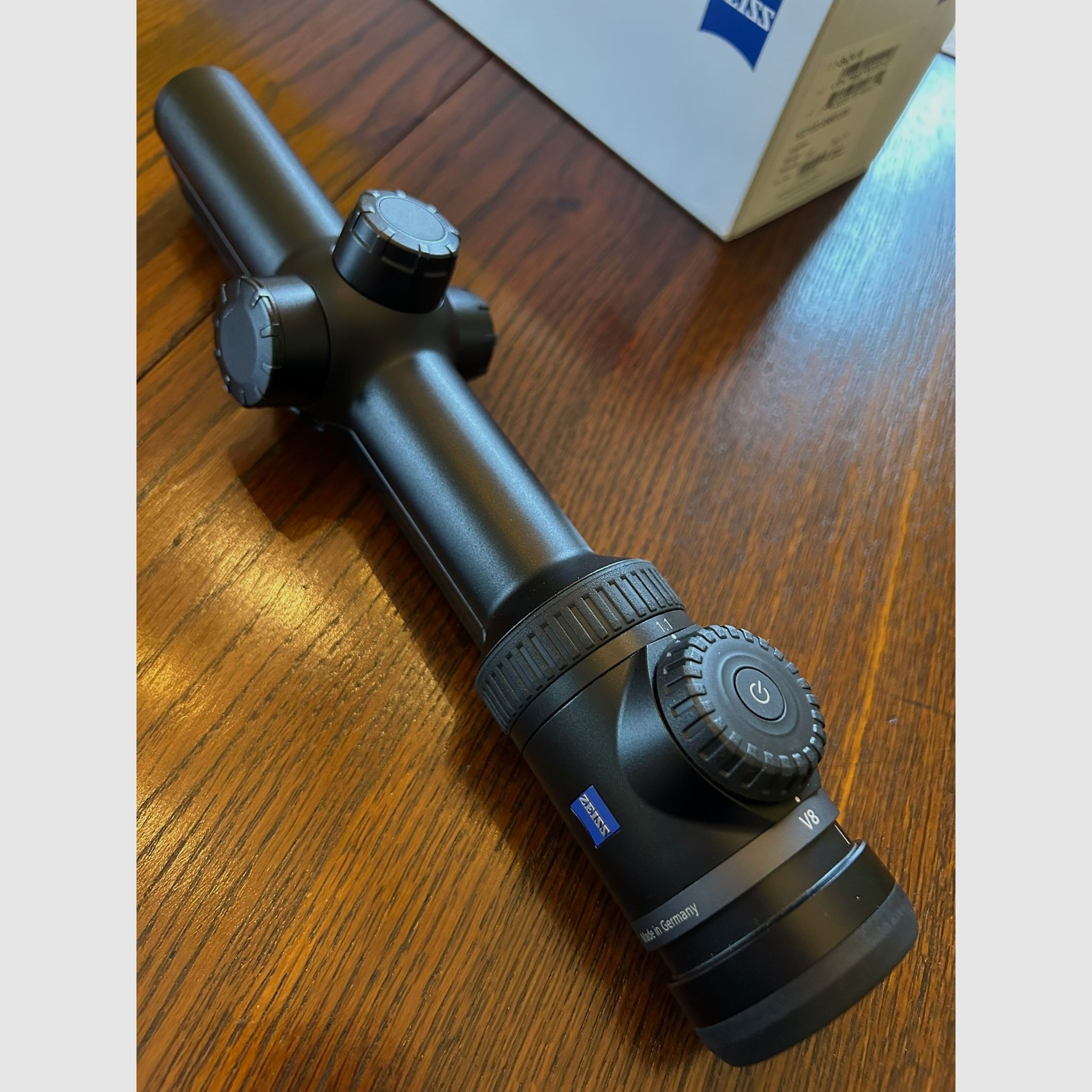 Zeiss V8 1.1 - 8 x 24 with rail, no Swarovski or Leica