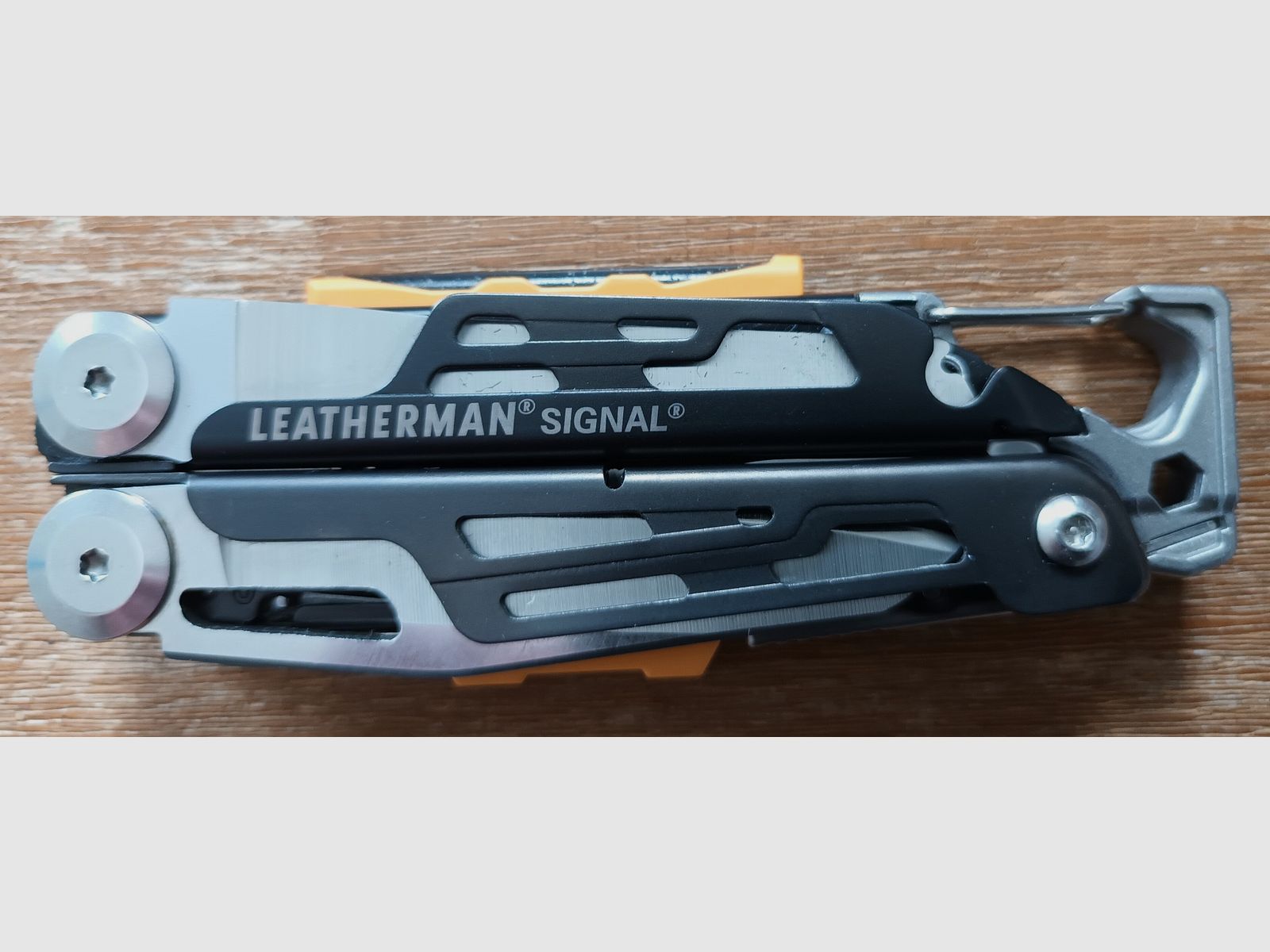 Leatherman Signal Multi-Tool - 19 Werkzeuge + zusätzlicher Bitsatz