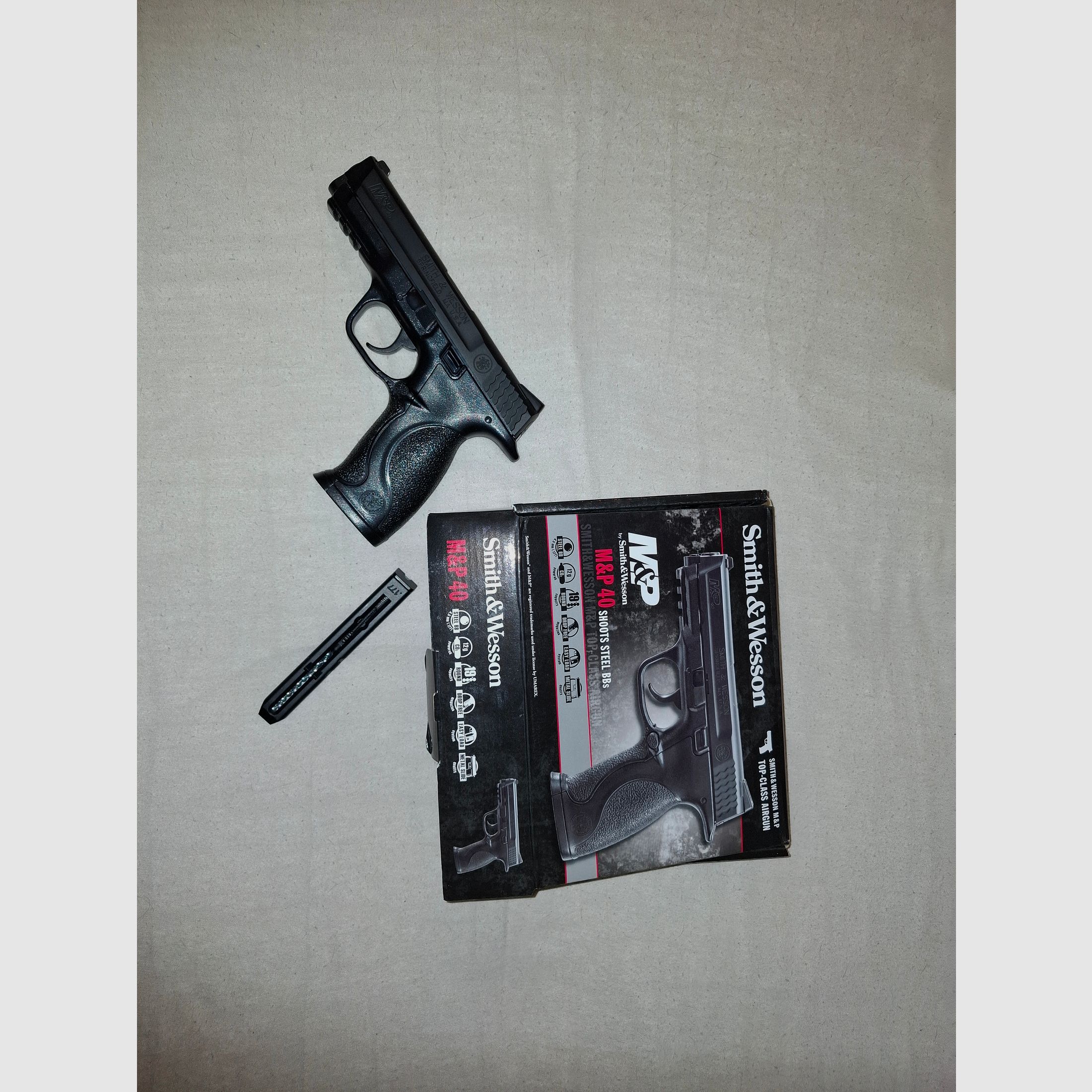 2 Smith & Wesson Model M&P 40 pistols. Caliber 4.5mm steel balls. New
