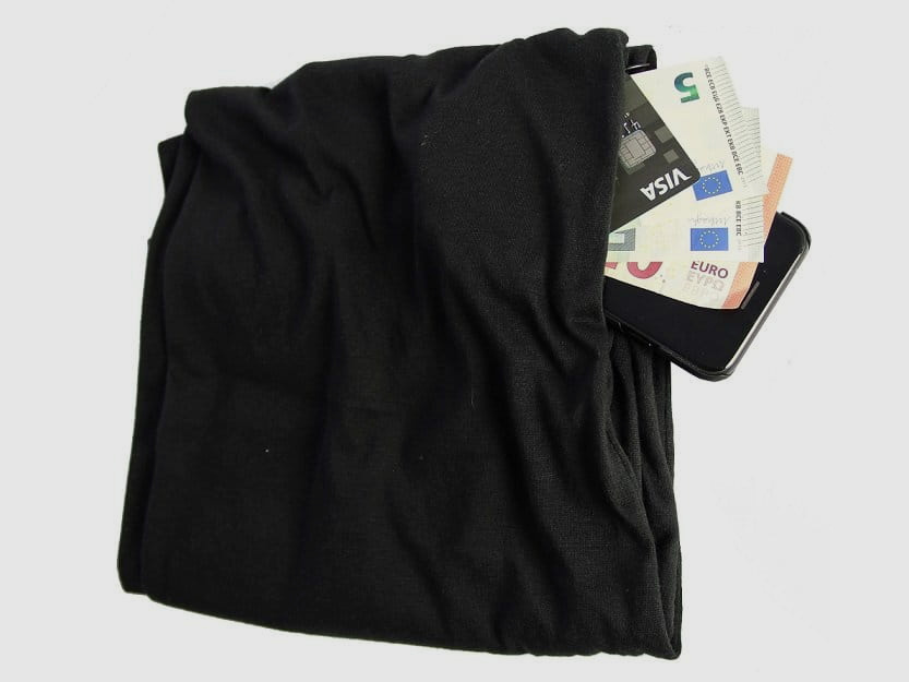 Écharpe avec poche zippée cachée