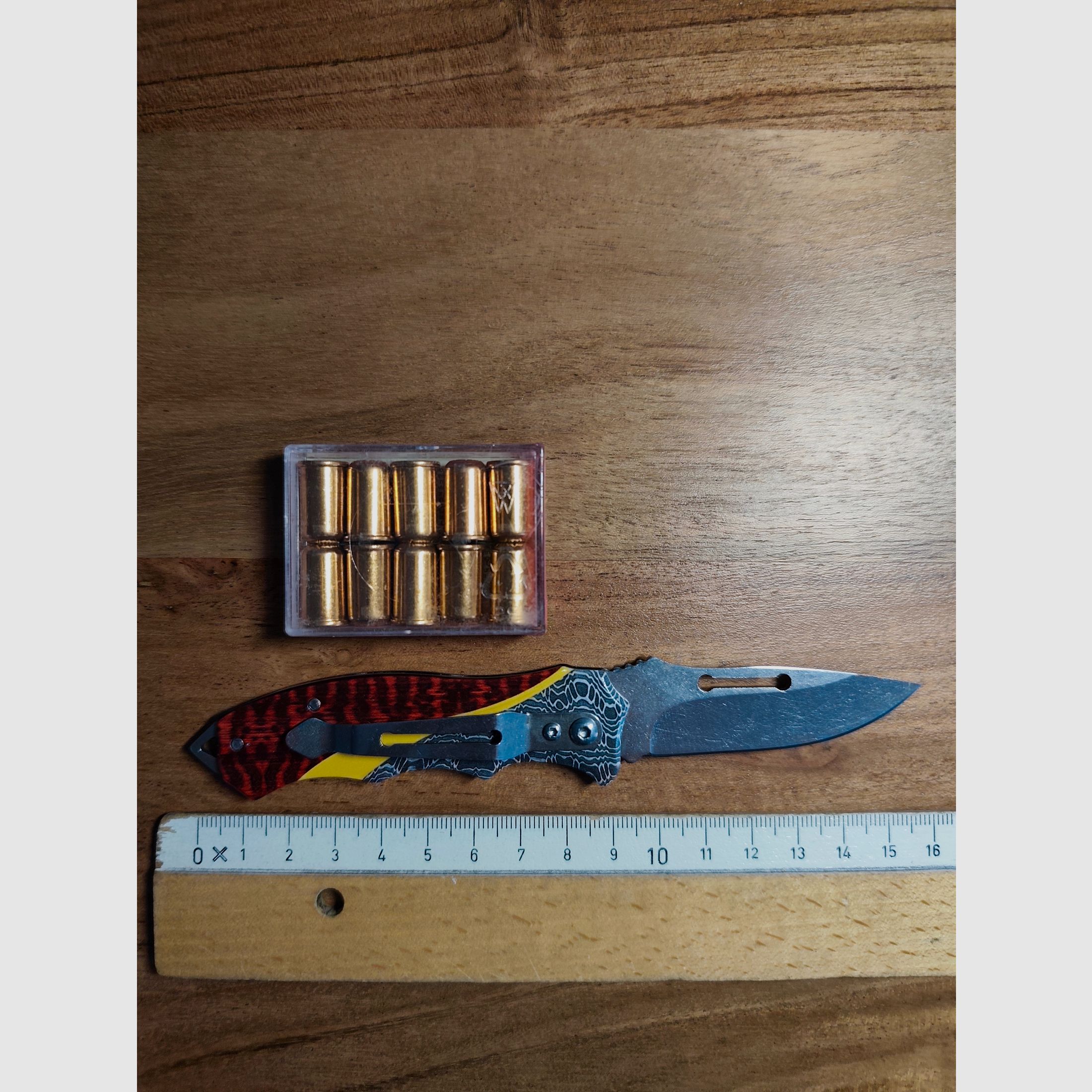 CS Gas Patronen 9mm Revolver von WADIE + Schönes Taschenmesser