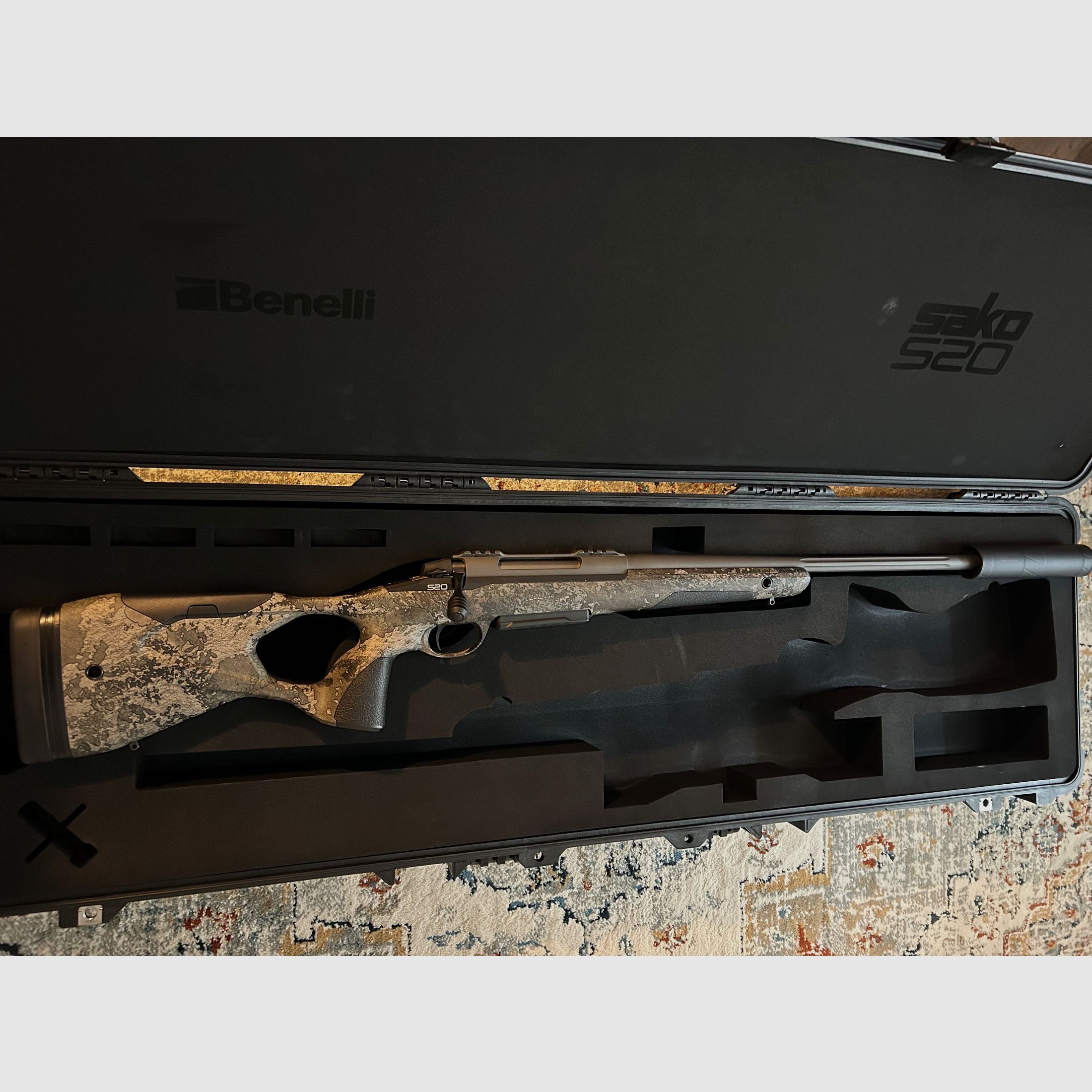 ¡Oferta combinada increíble! Sako S20 + SVEMKO Pure S silenciador | Cal 6.5mm / 0.25, Montaje rápido | Hunter 6,5 Creedmoor Cerakote True Timber Strata LL 51cm Camo *NUEVO*