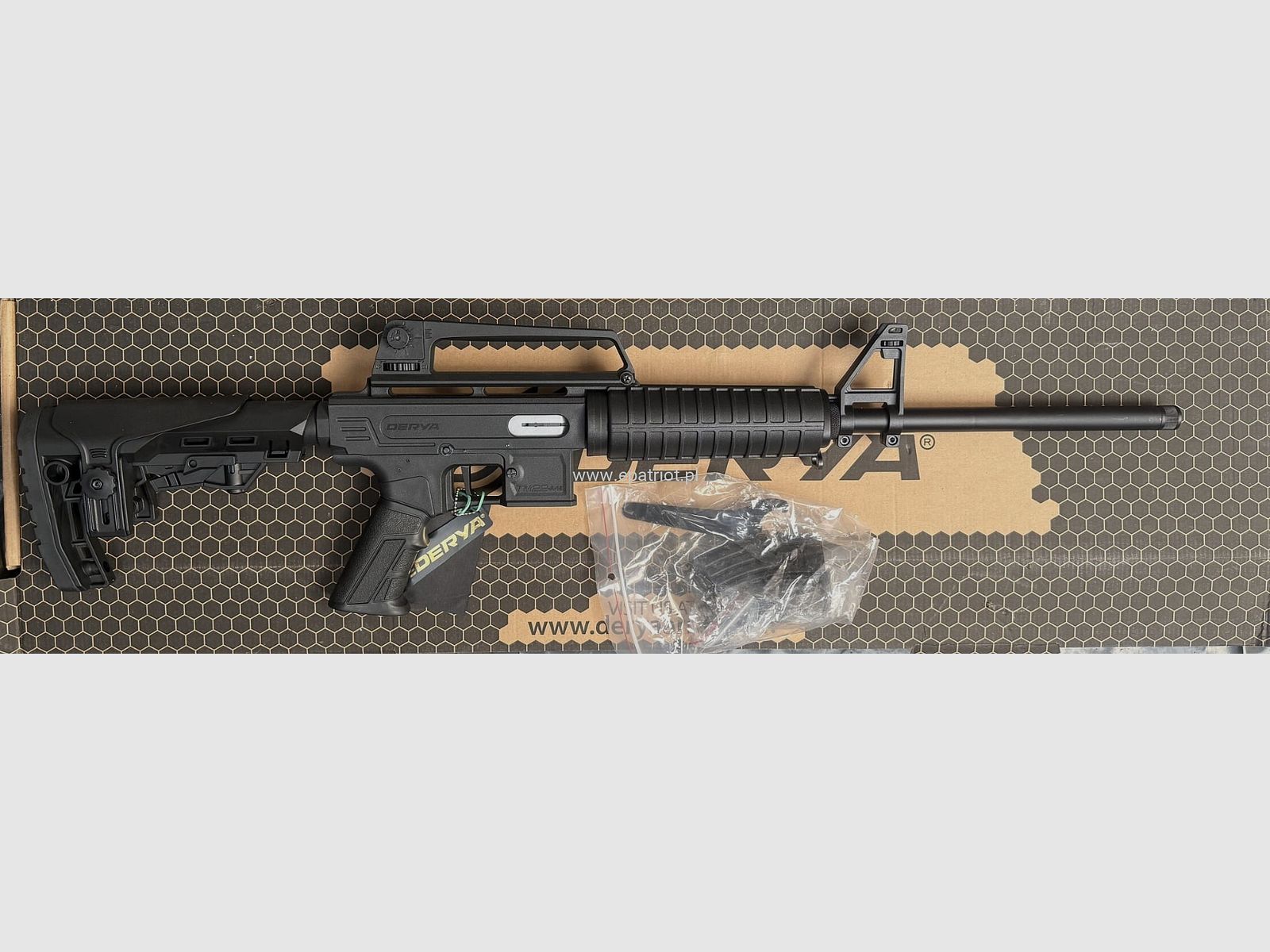 DERYA TM22 A 18 Feather carabina semiautomática negra cal. .22 LR, imagen 1 de 2