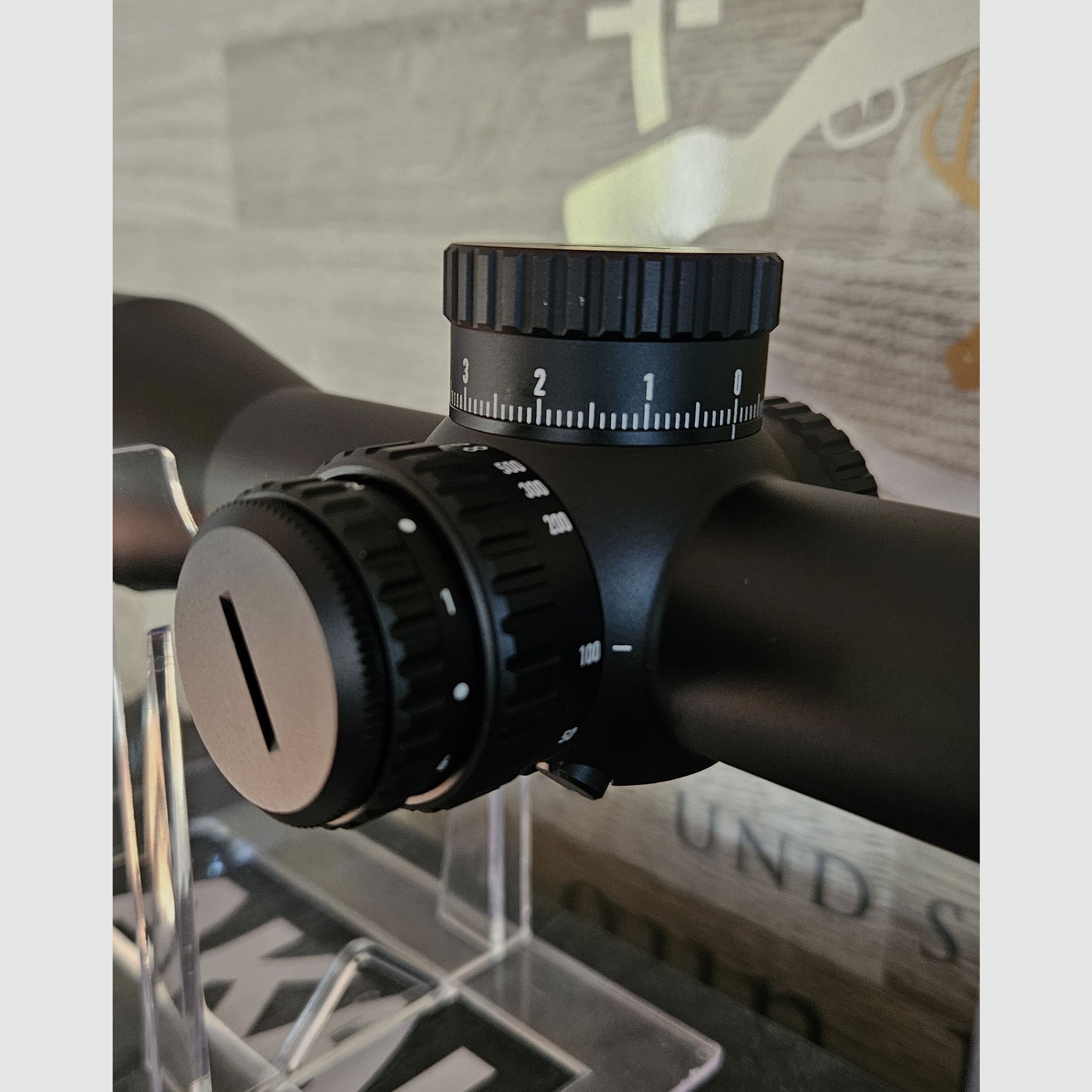 Telescopio AKAH 2-12x44 LA Retículo 4 con punto de luz + compensación de paralaje - Producto nuevo del comercio especializado -