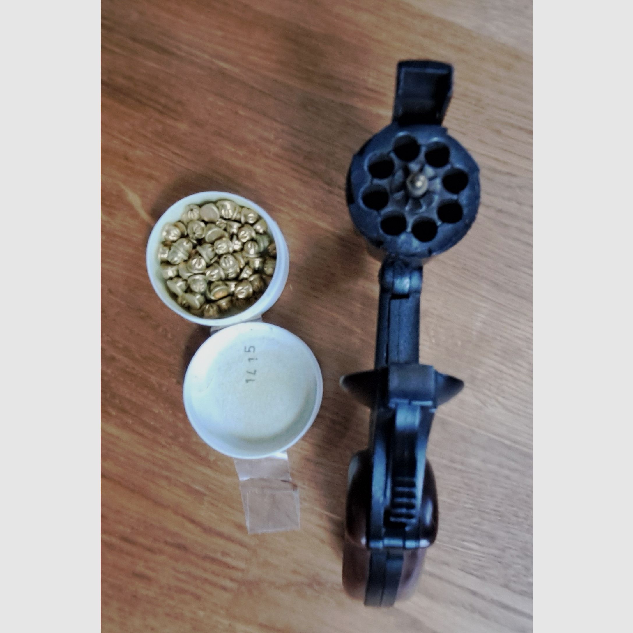 Umarex 6 mm Revolver mit Lederhalfter 