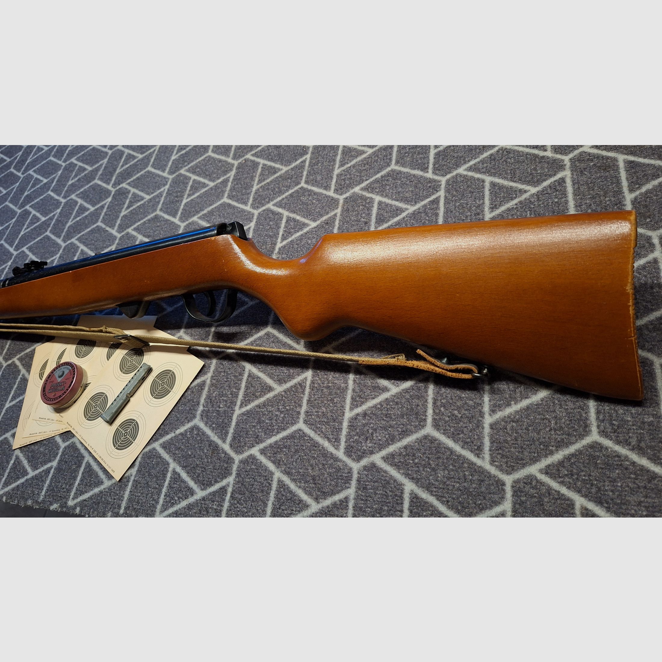 Haenel Suhl 310 air rifle with 12-round magazine + case!