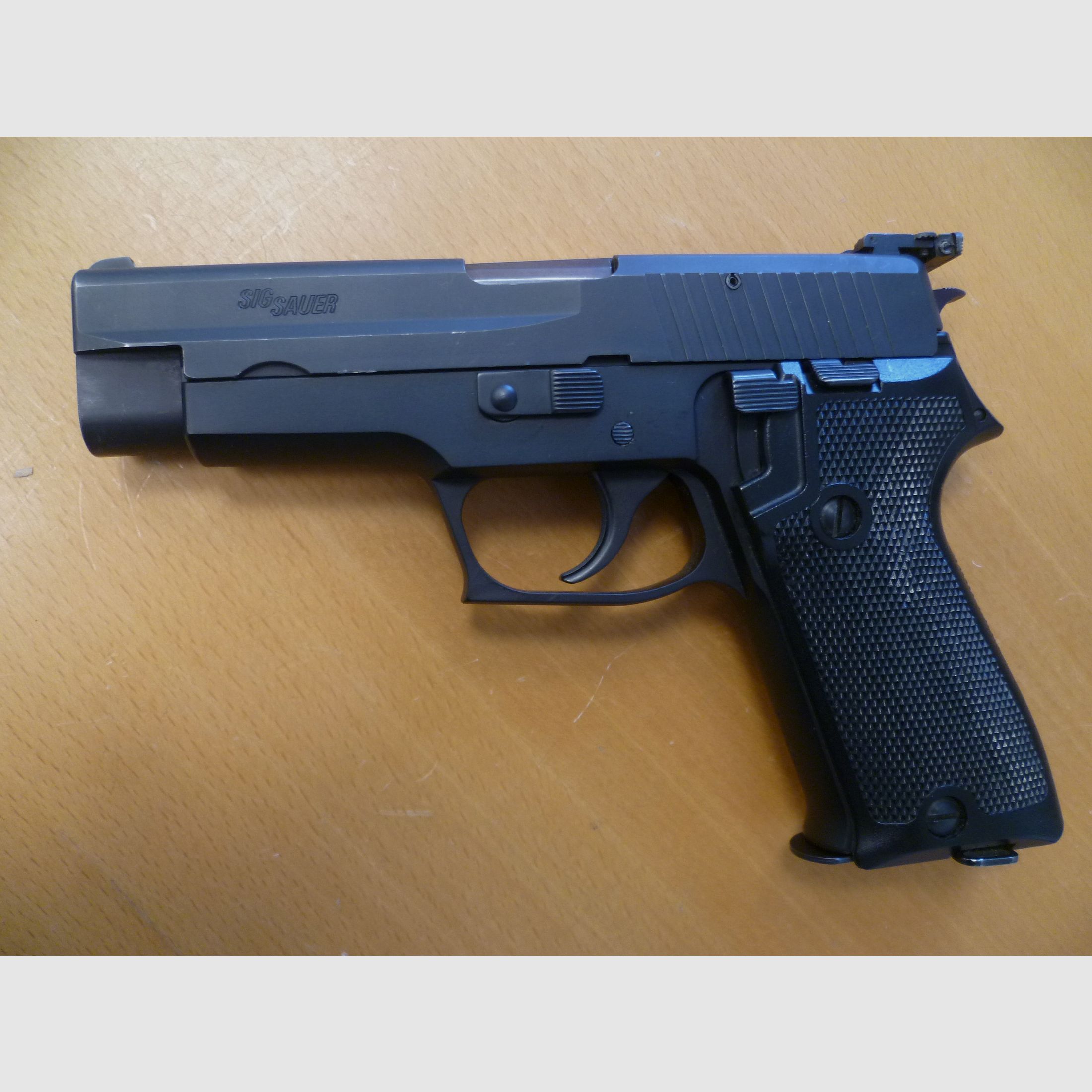 Pistool SIG Sauer P220 9mm Luger