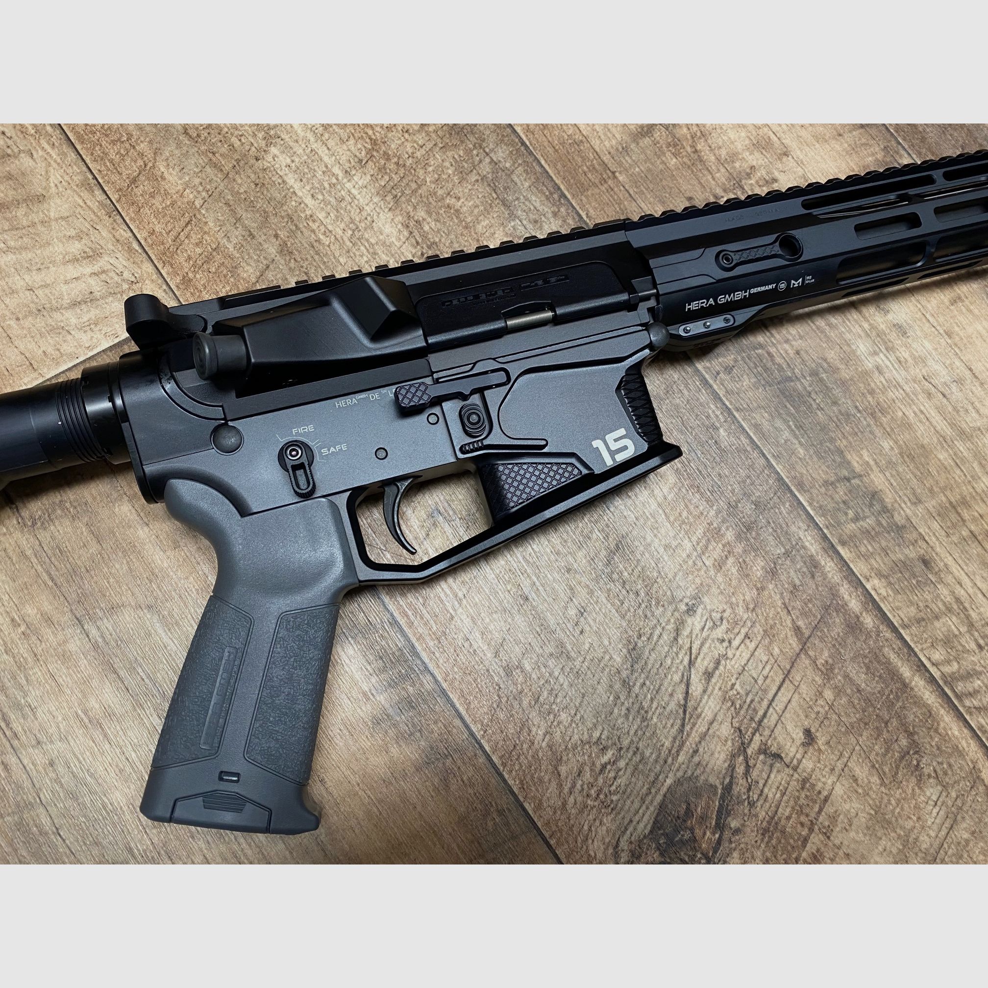 Hera Arms EL 15º AR 15 .223rem Negro-Táctico Gris disponible de inmediato