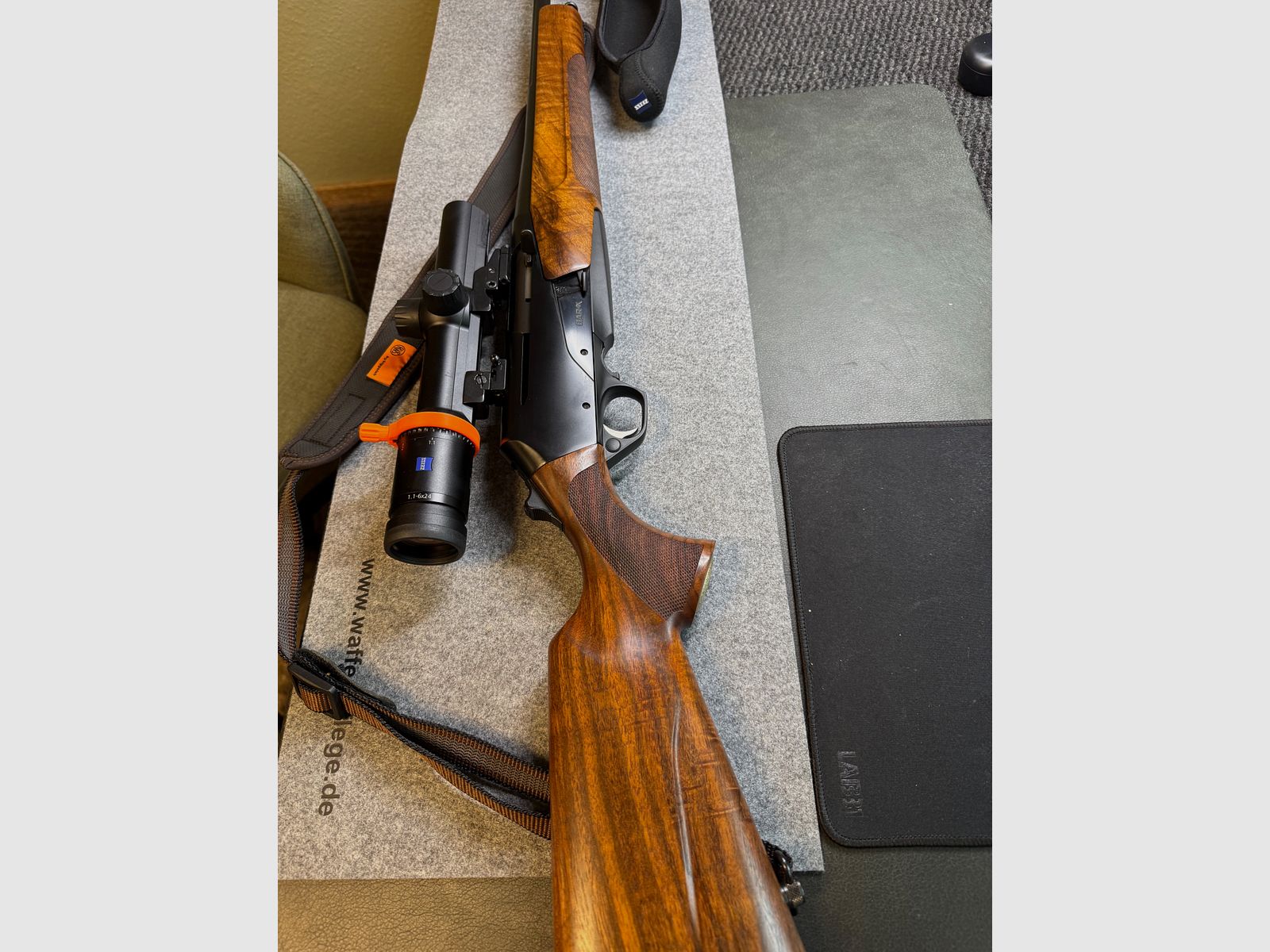 Browning BAR 4  Kal. .30-06  incl. 109 Patronen HIT mit Zeiss Conquest  V6 1,1-6x24 mit RWS Gewehrriemen und Futteral ., Bild 2 von 4